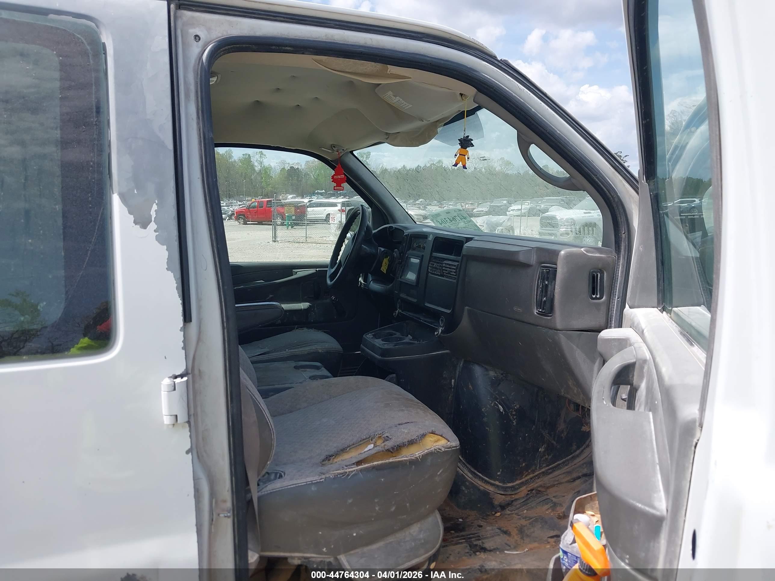 CHEVROLET EXPRESS image 5