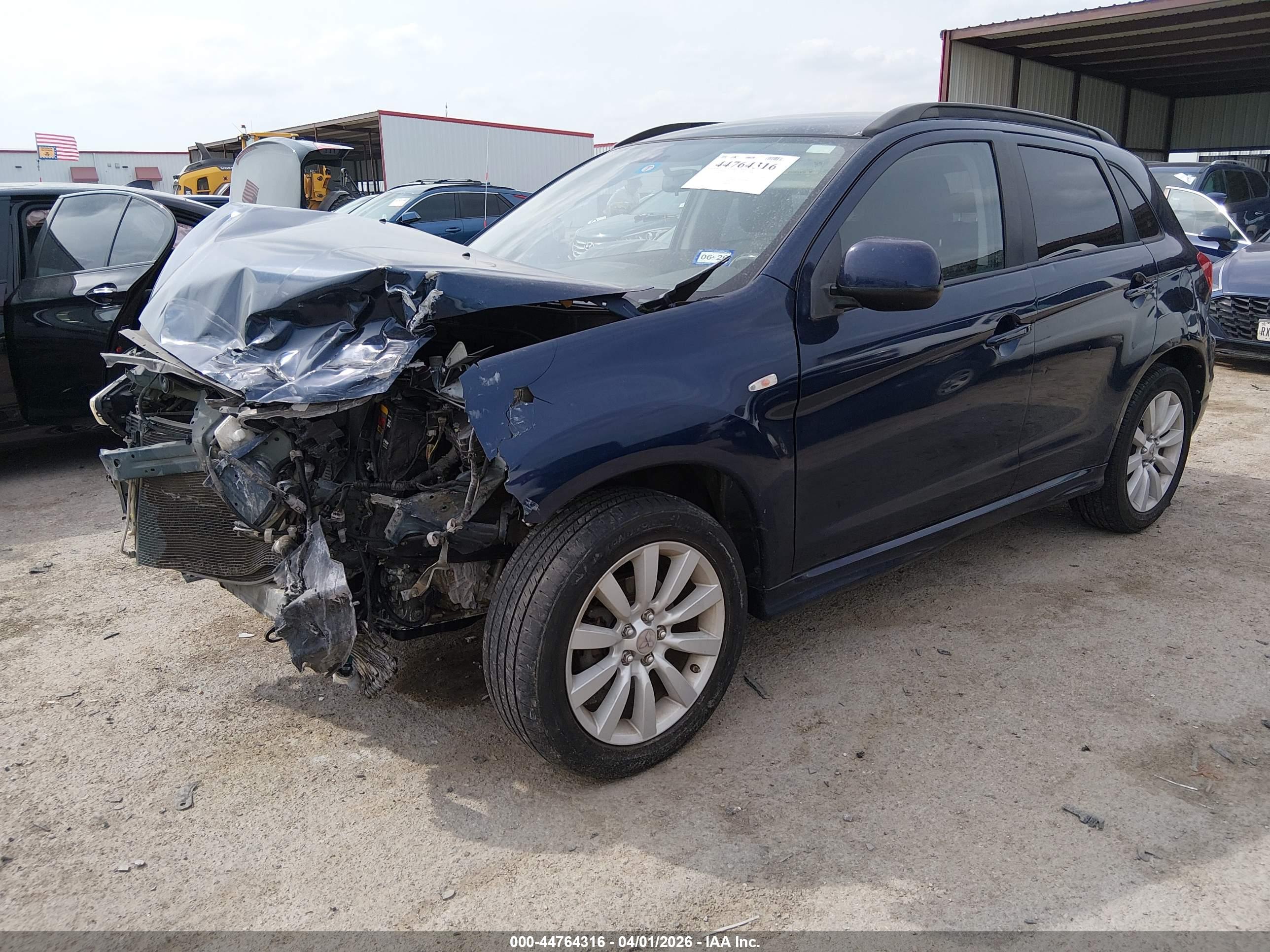 MITSUBISHI OUTLANDER image 2