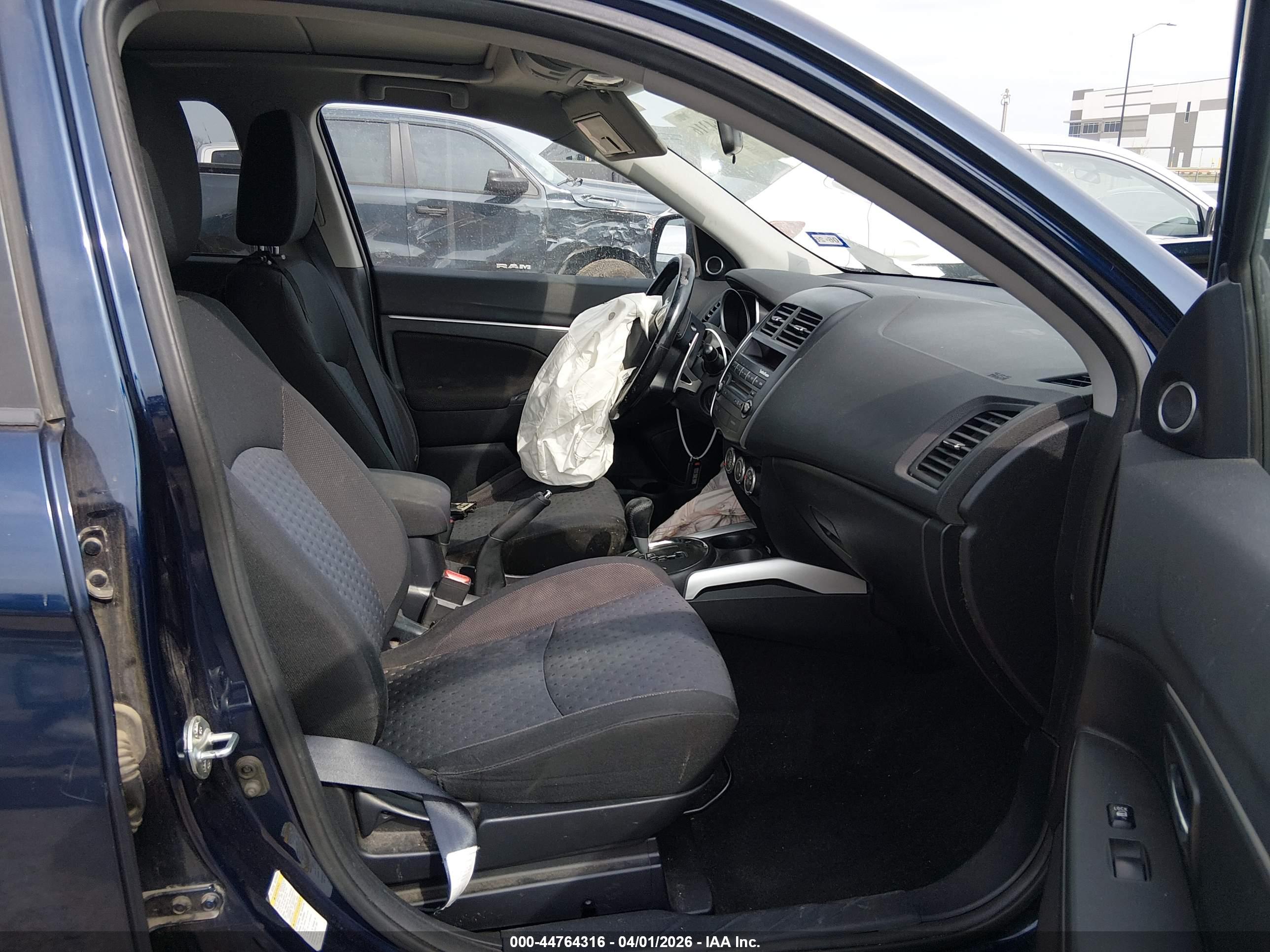 MITSUBISHI OUTLANDER image 5