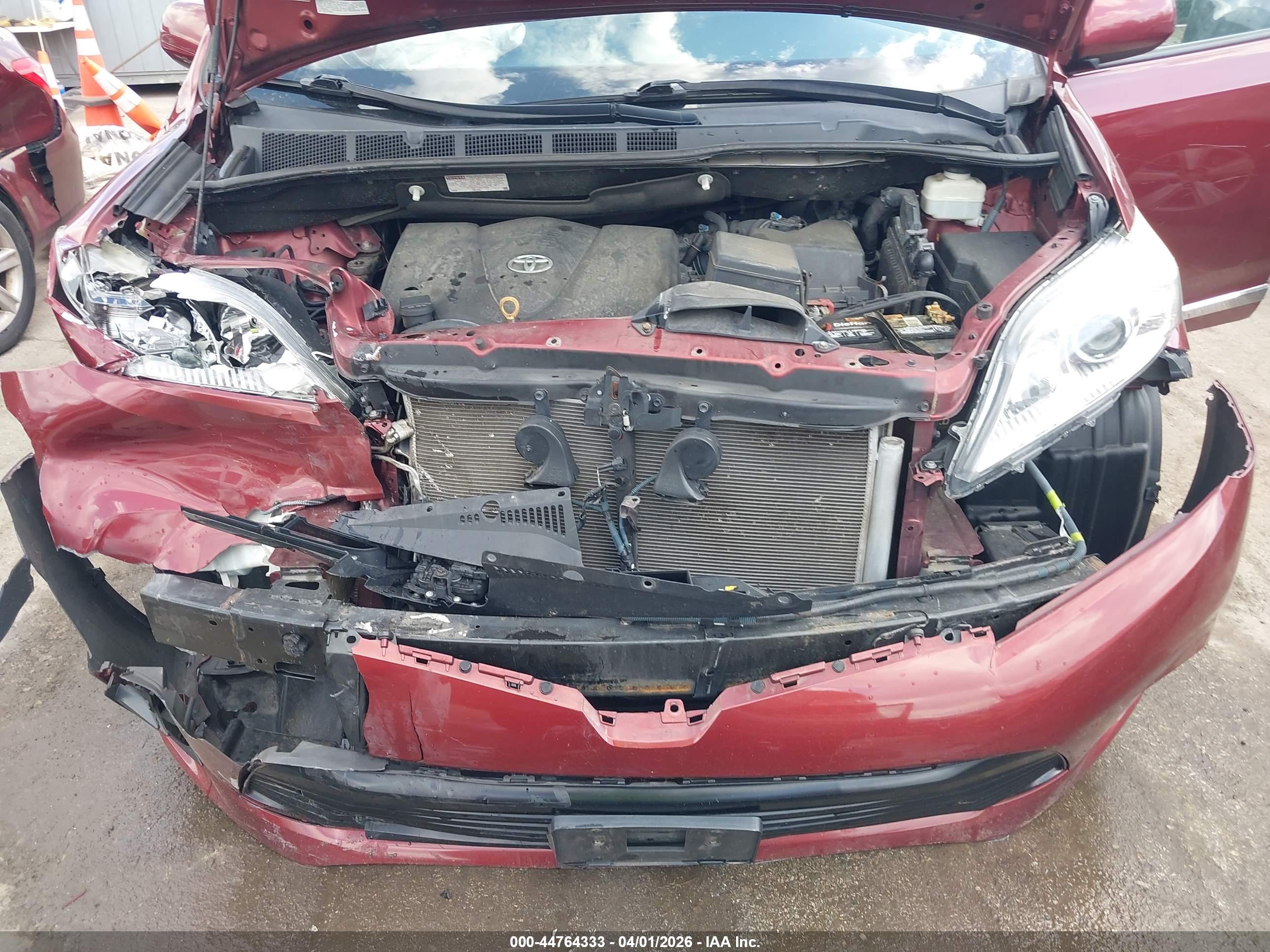 TOYOTA SIENNA image 10