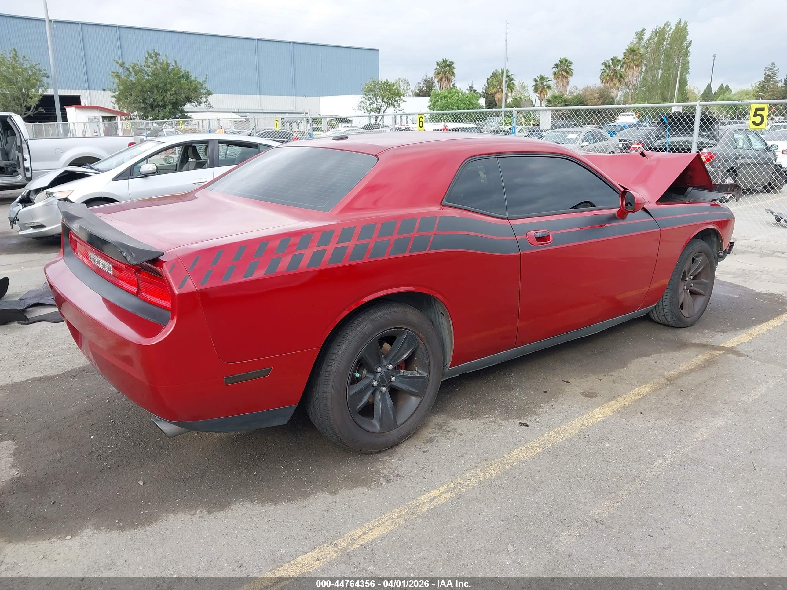 DODGE CHALLENGER image 4