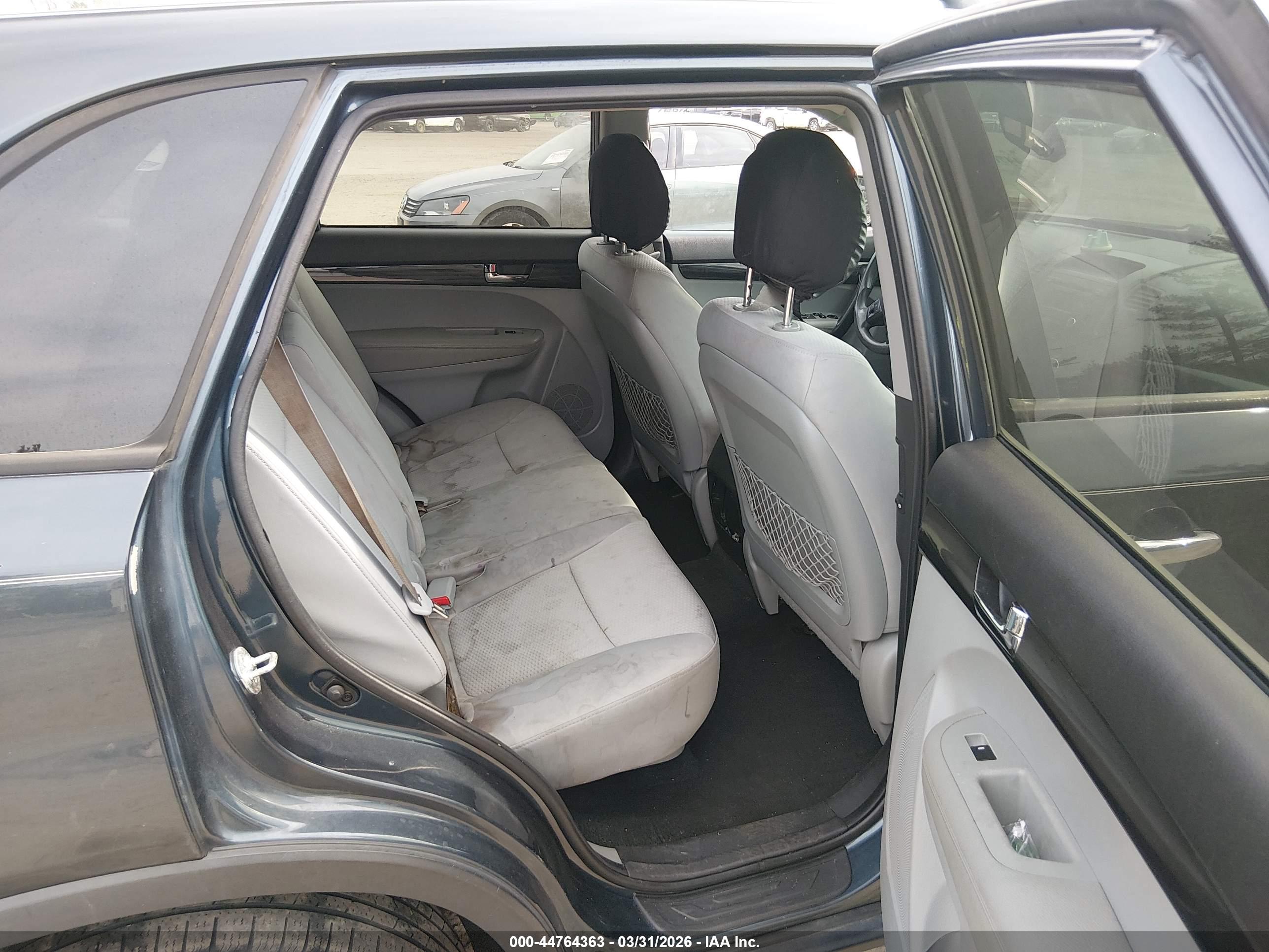 KIA SORENTO image 8
