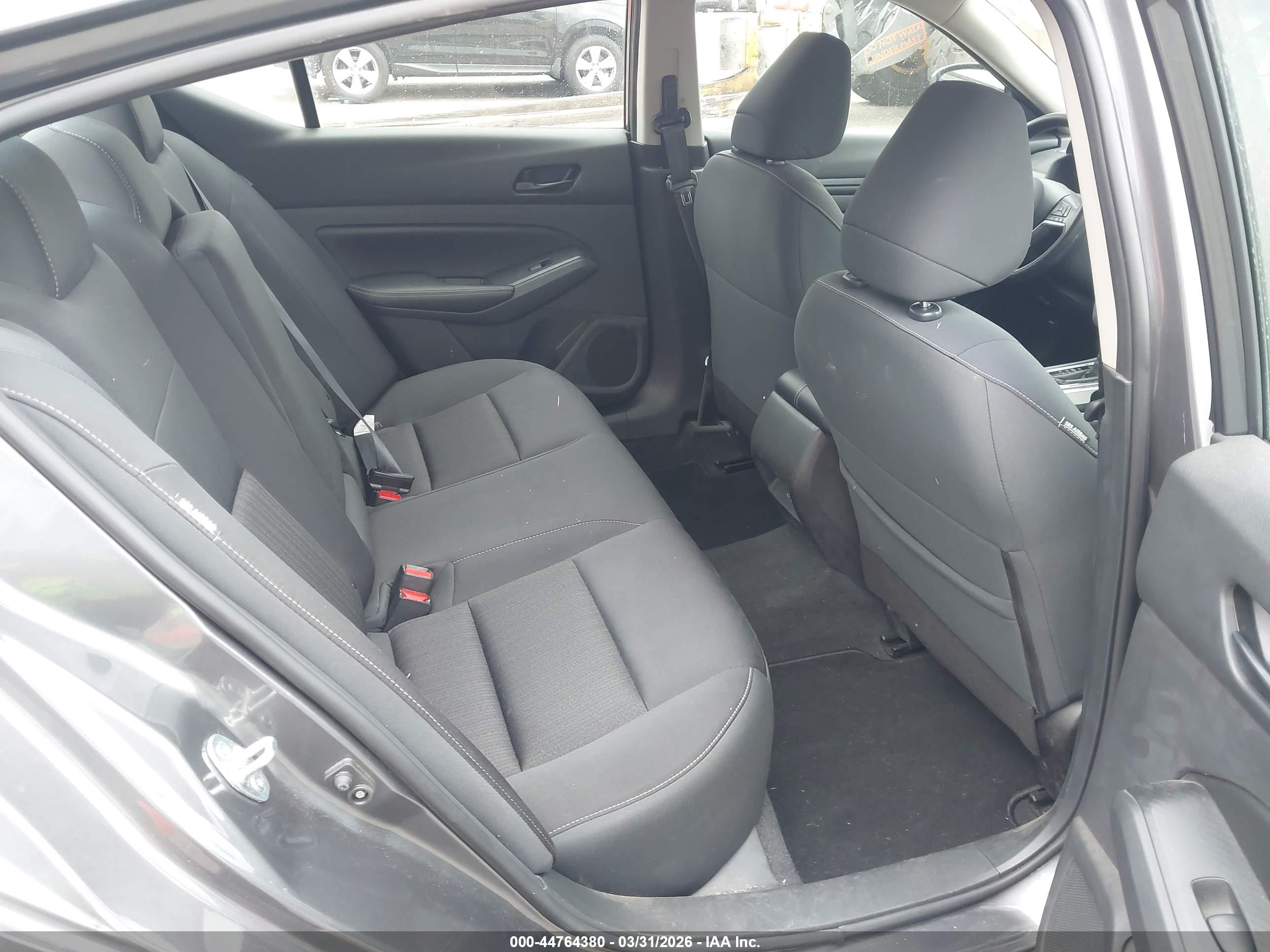 NISSAN ALTIMA image 8