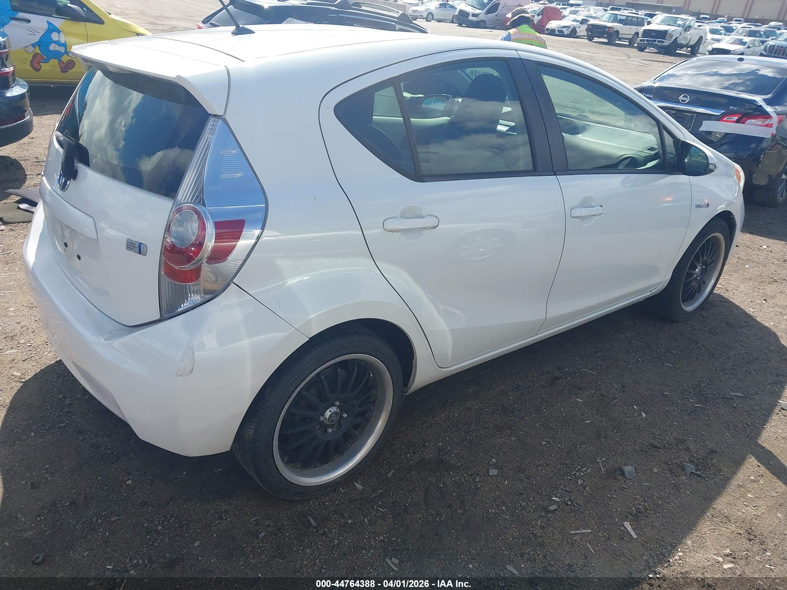 TOYOTA PRIUS image 4