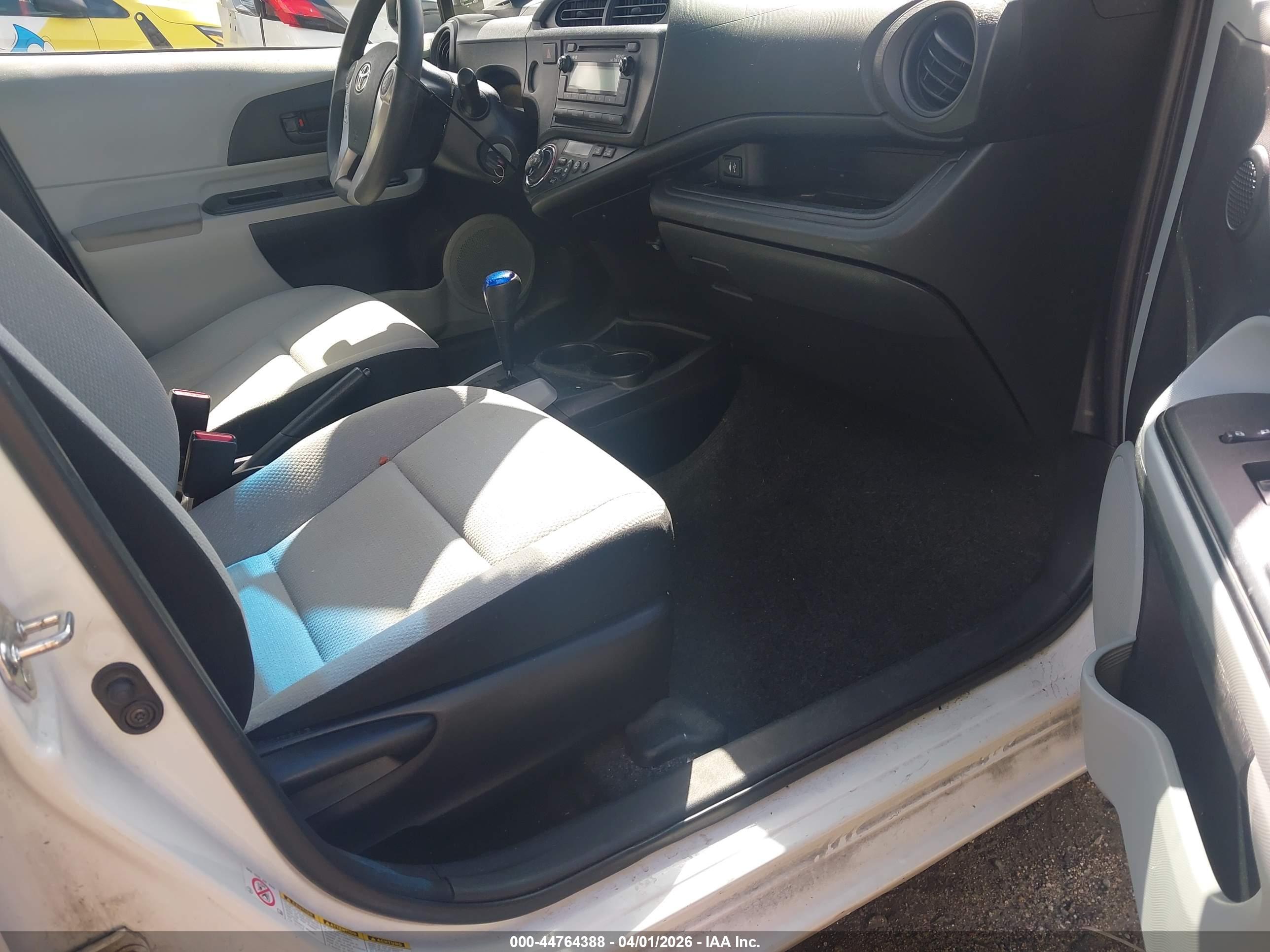 TOYOTA PRIUS image 5