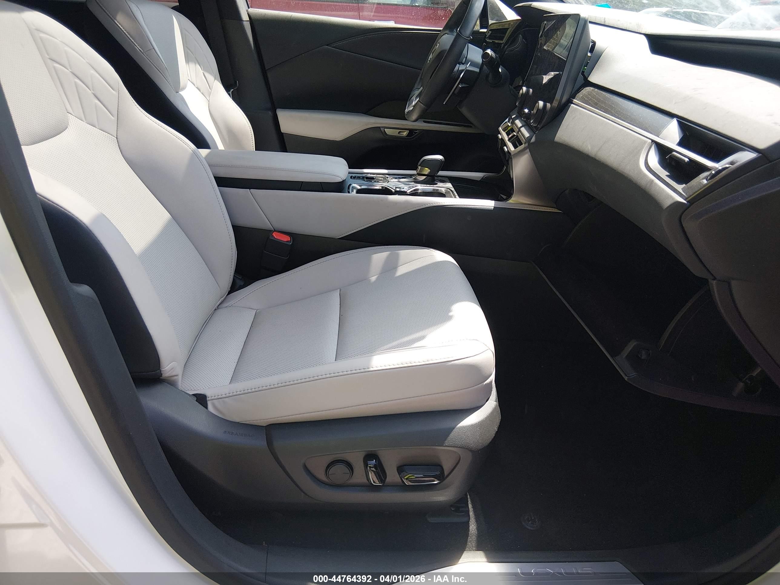LEXUS RX image 5