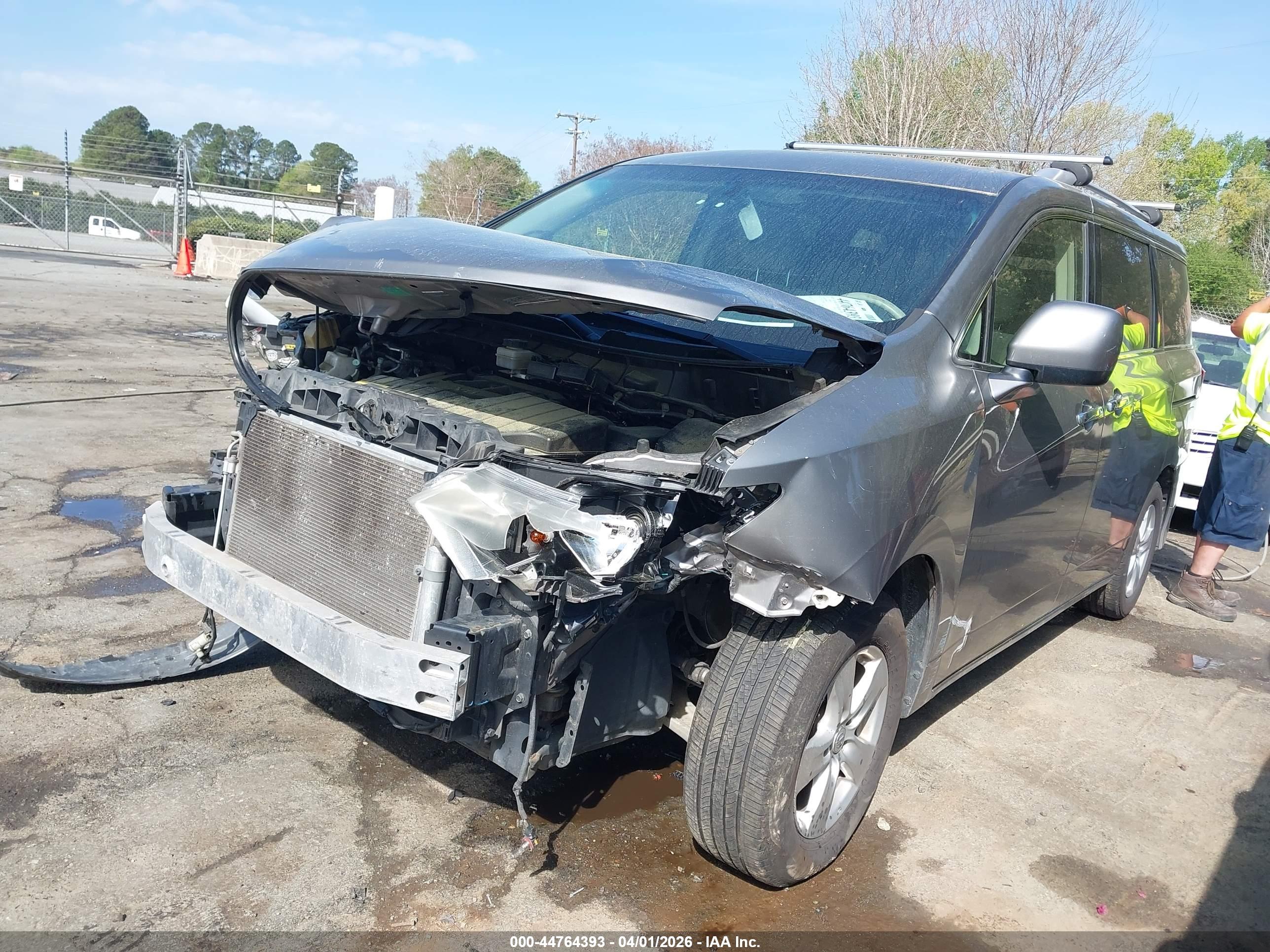 NISSAN QUEST image 2