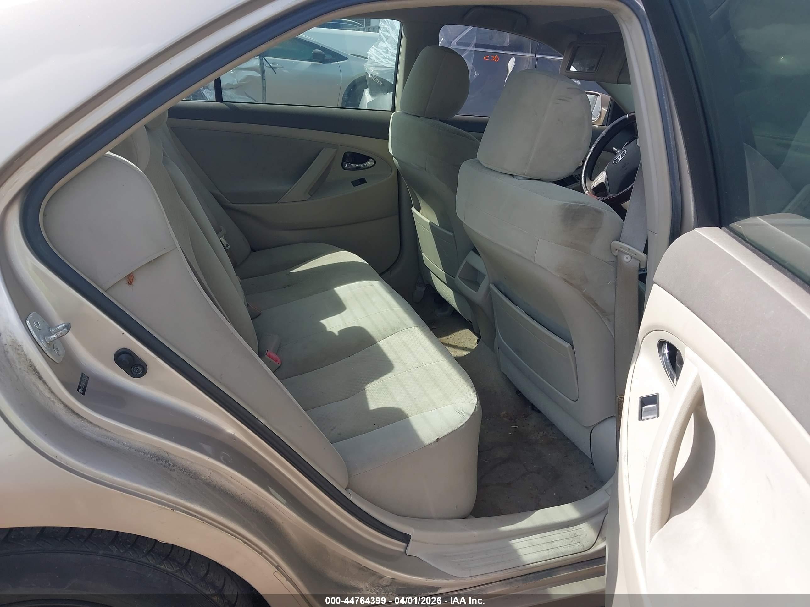 TOYOTA CAMRY image 8