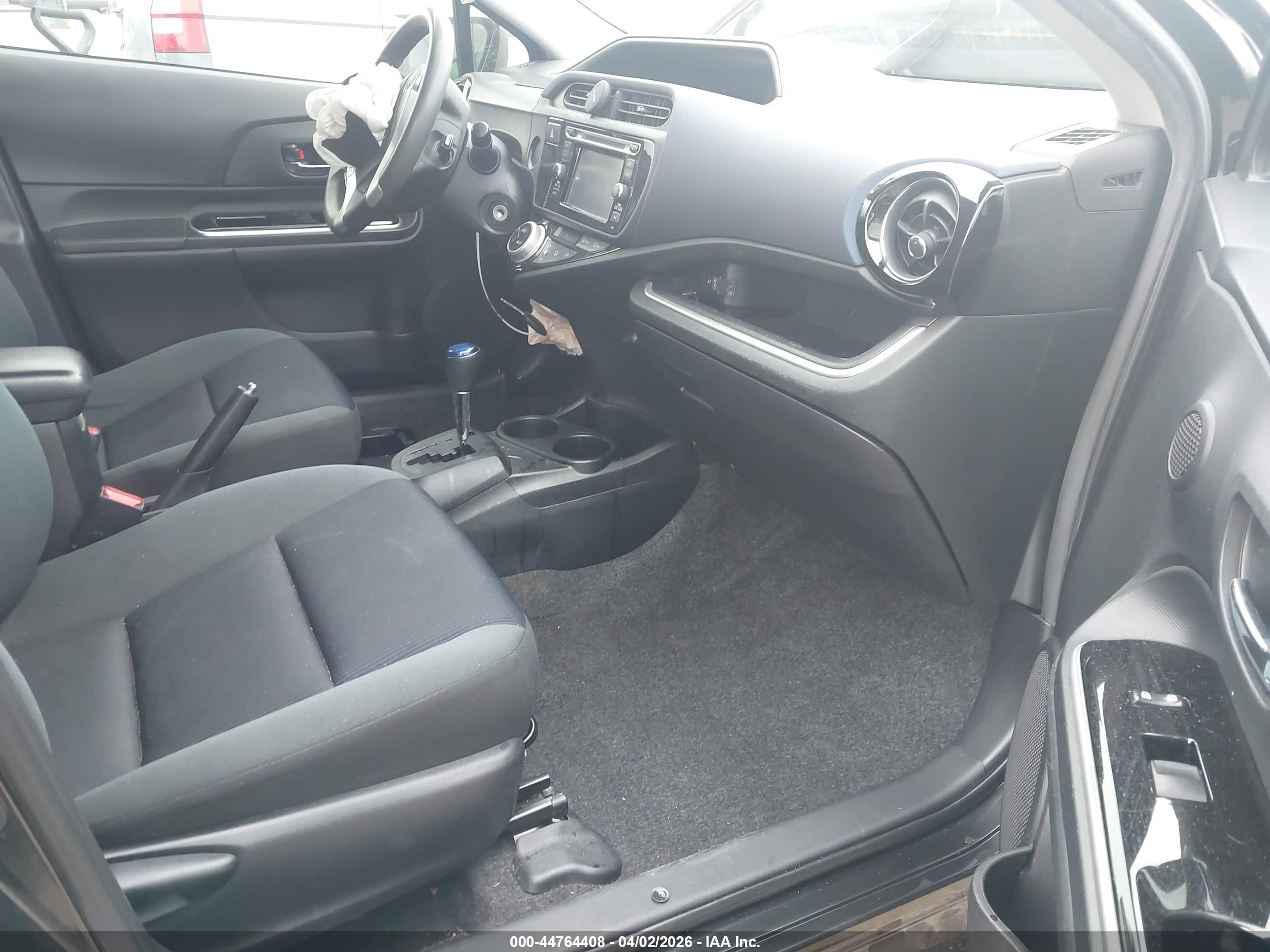 TOYOTA PRIUS image 5