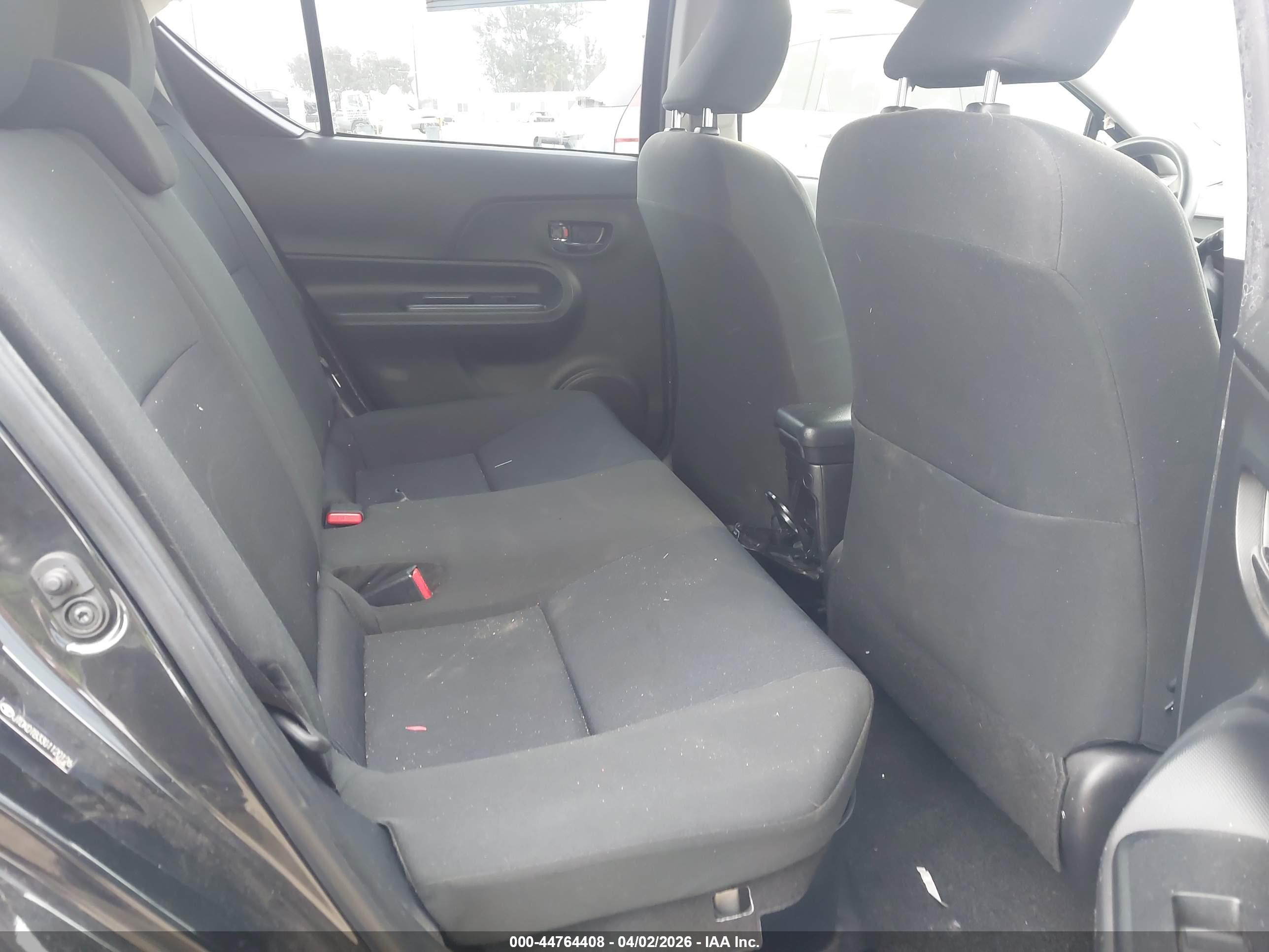 TOYOTA PRIUS image 8