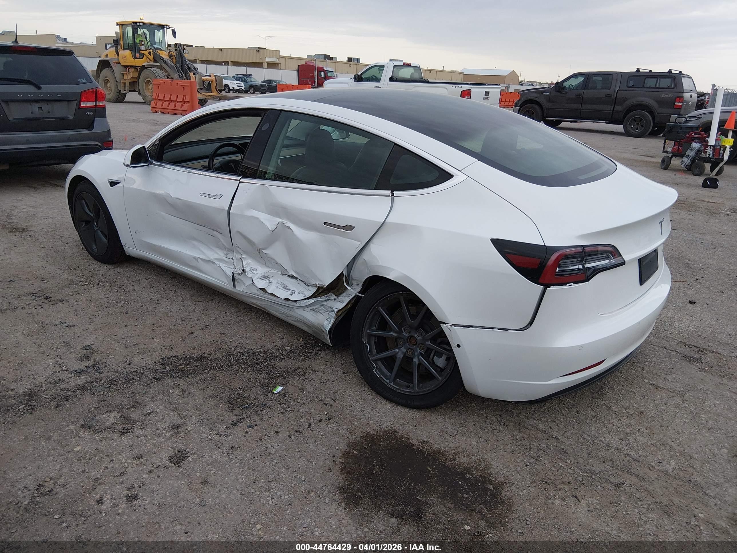 TESLA MODEL image 3
