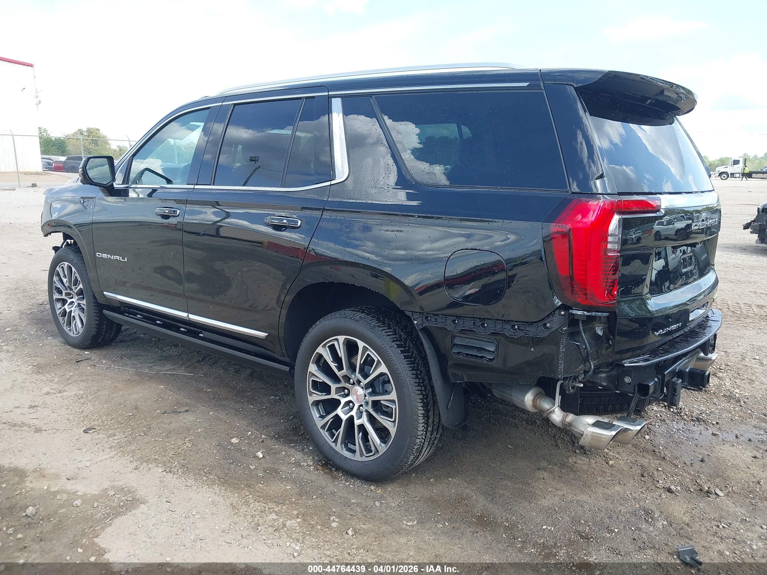 GMC YUKON image 3