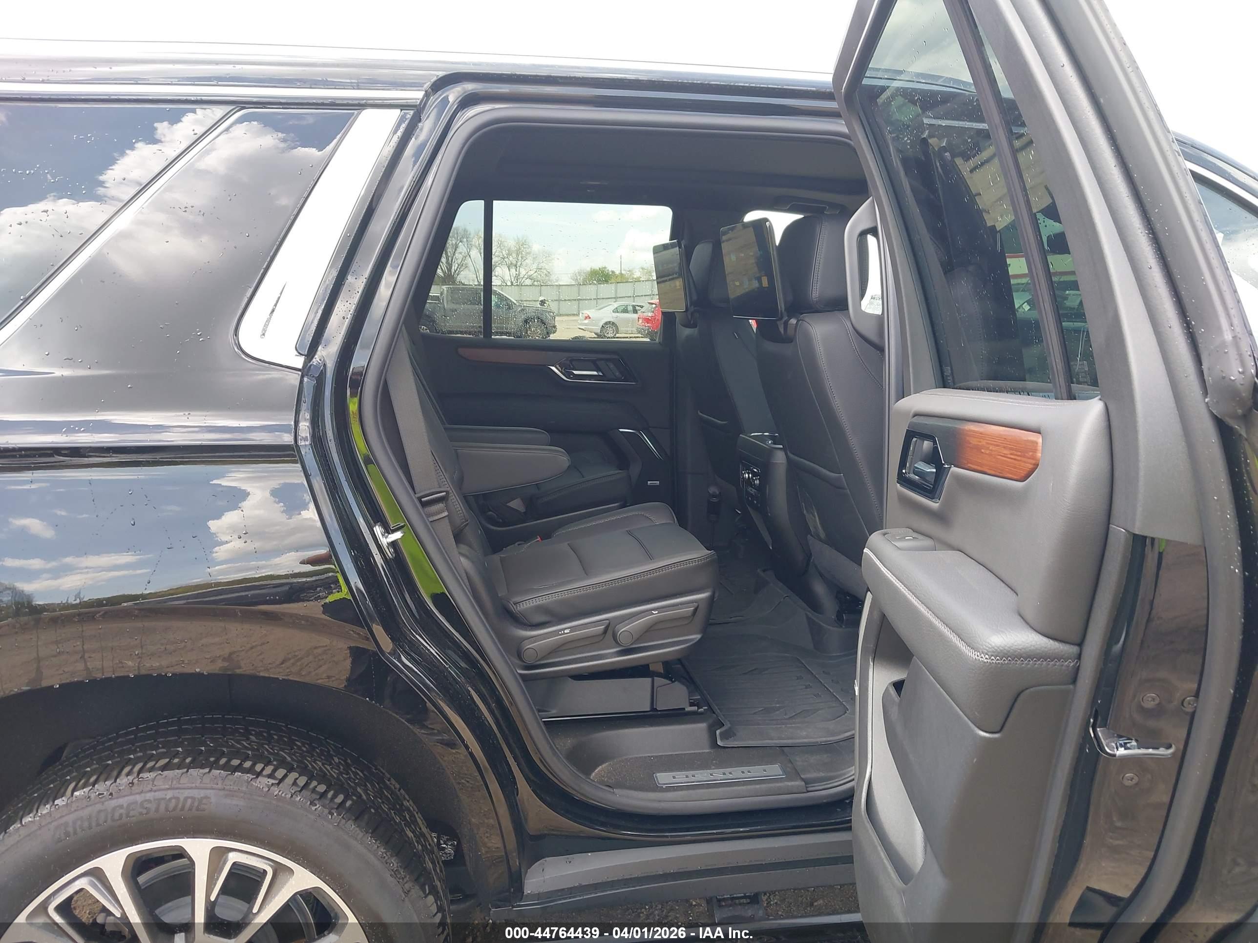 GMC YUKON image 8