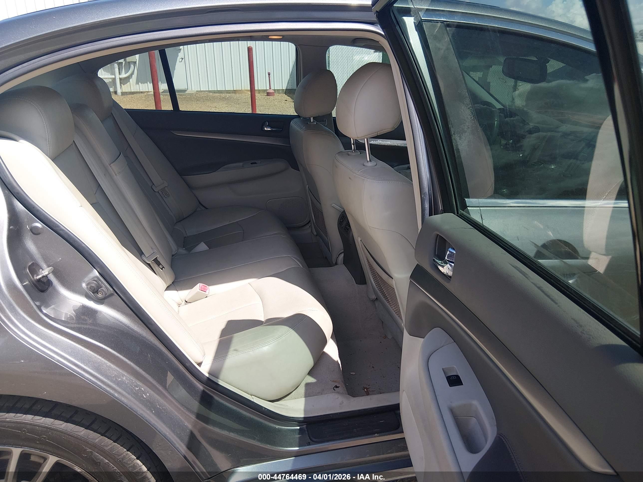 INFINITI G37X image 8