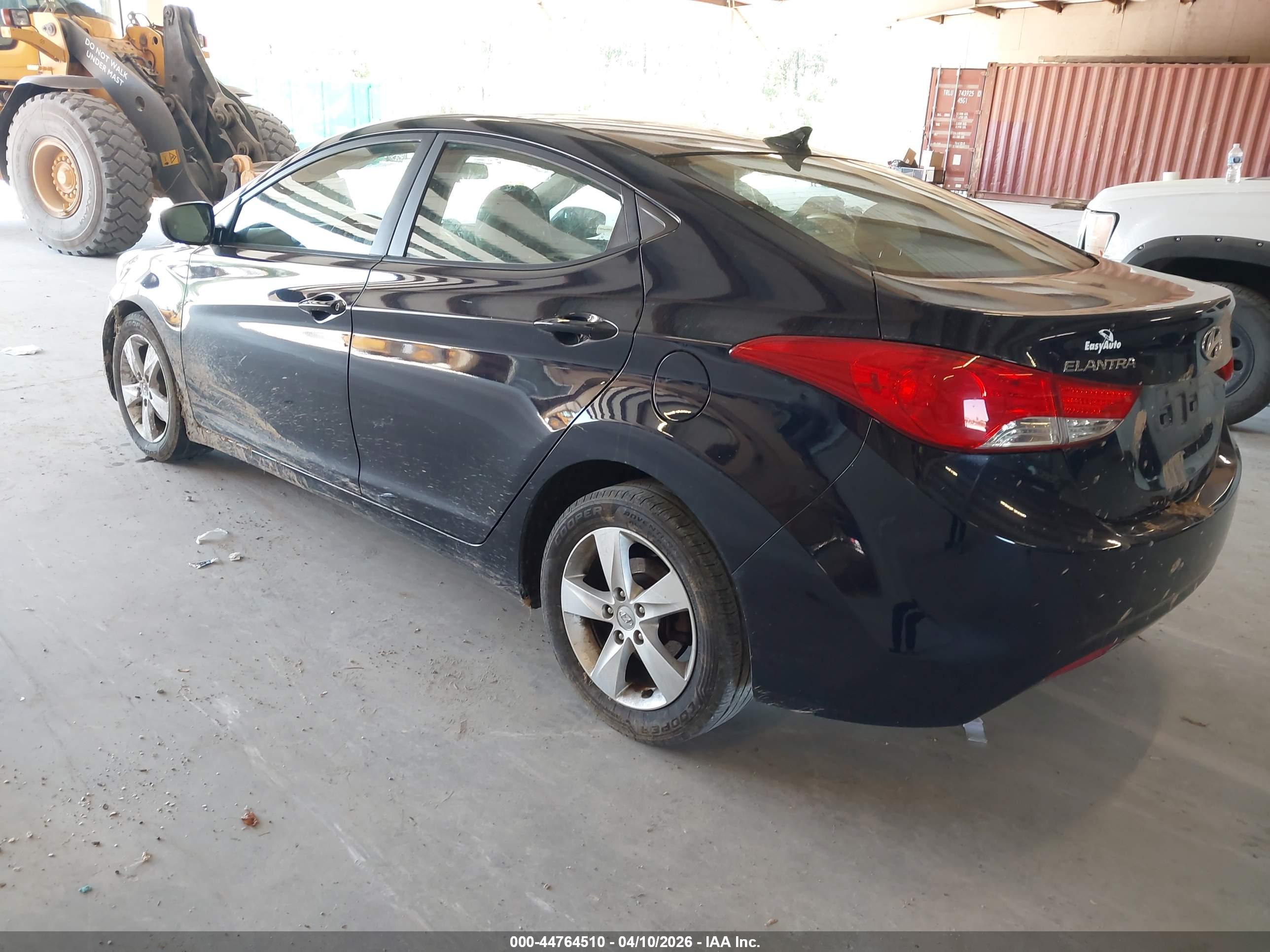 HYUNDAI ELANTRA image 3