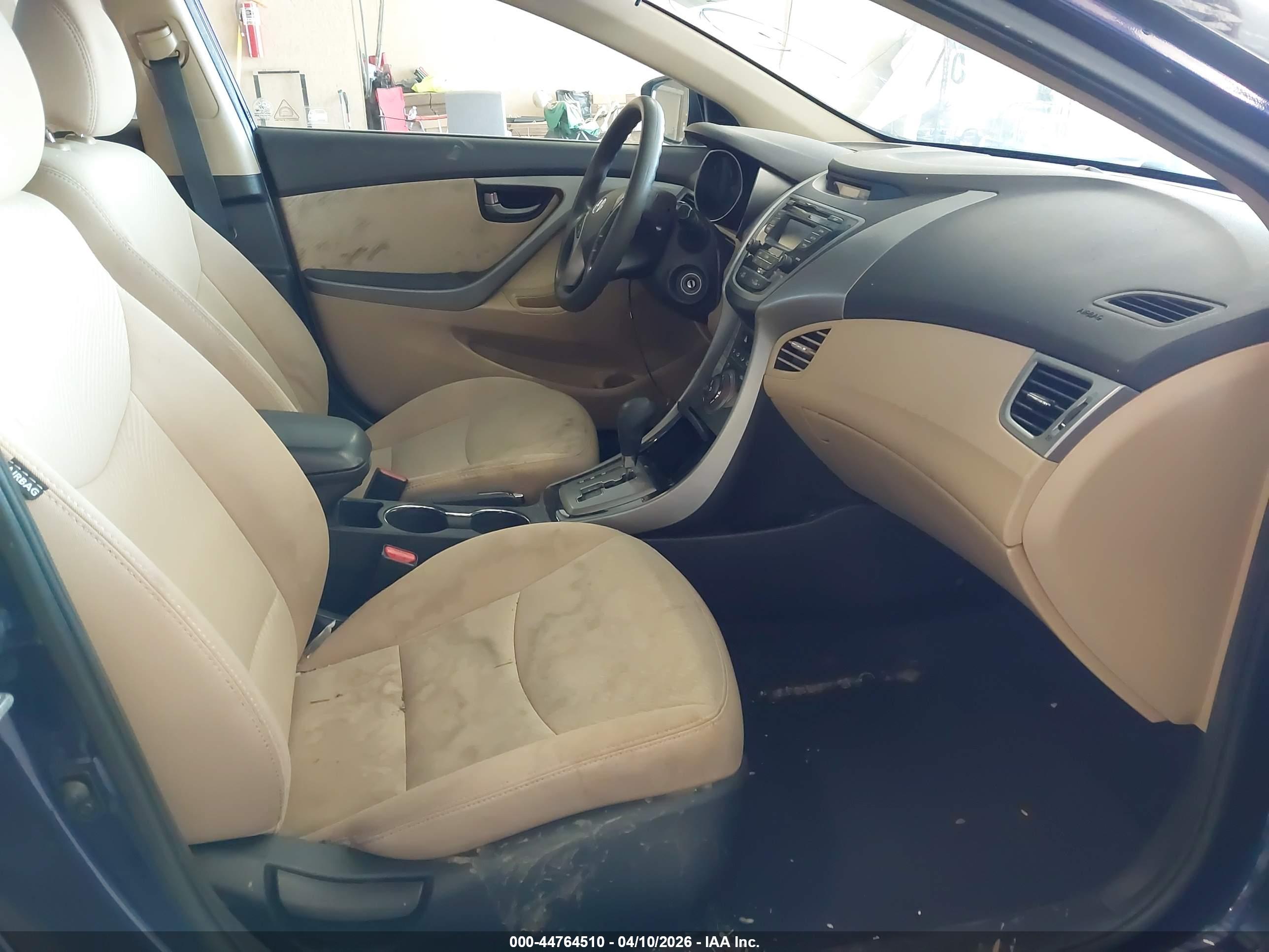 HYUNDAI ELANTRA image 5