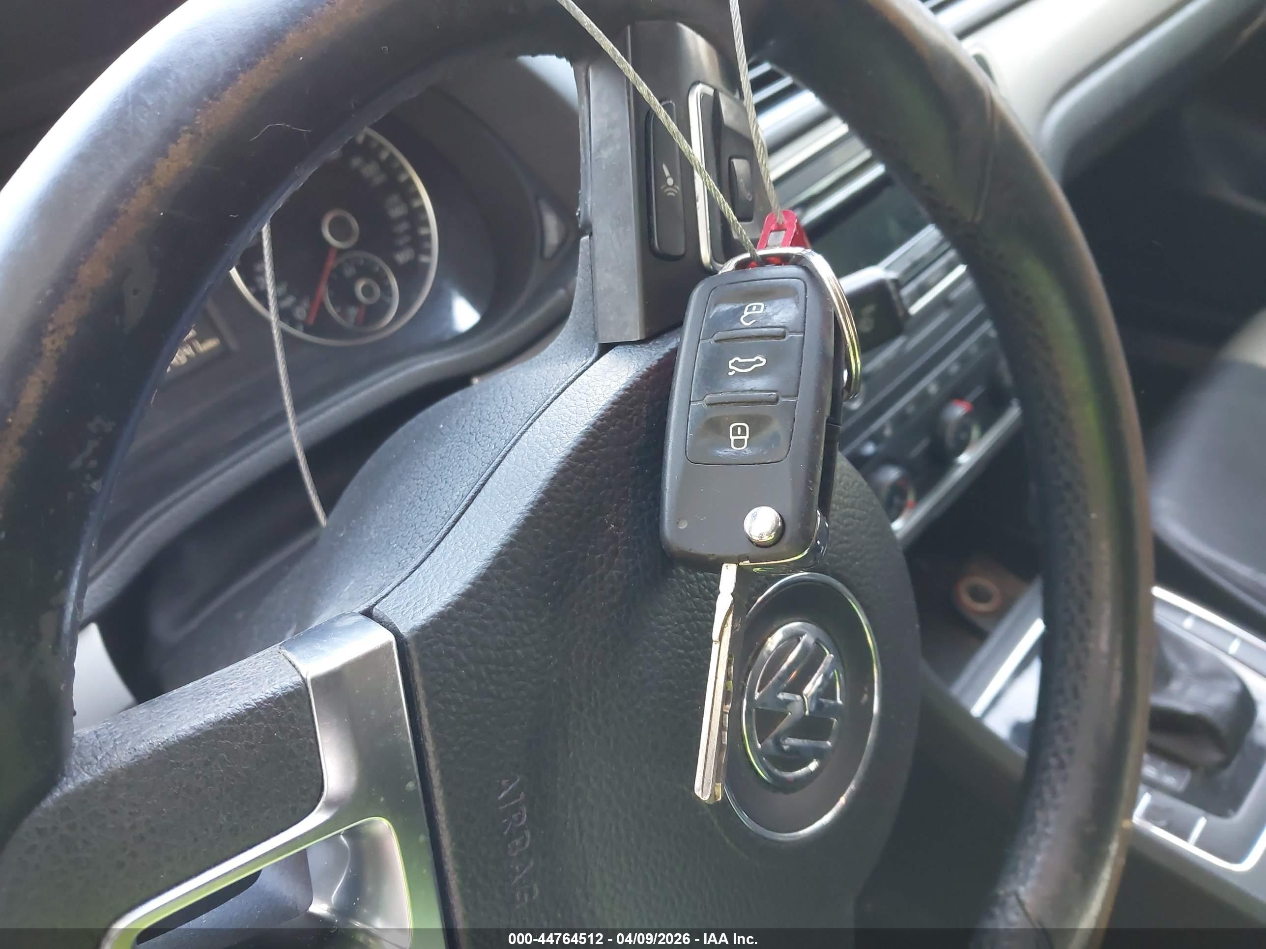 VOLKSWAGEN PASSAT image 11