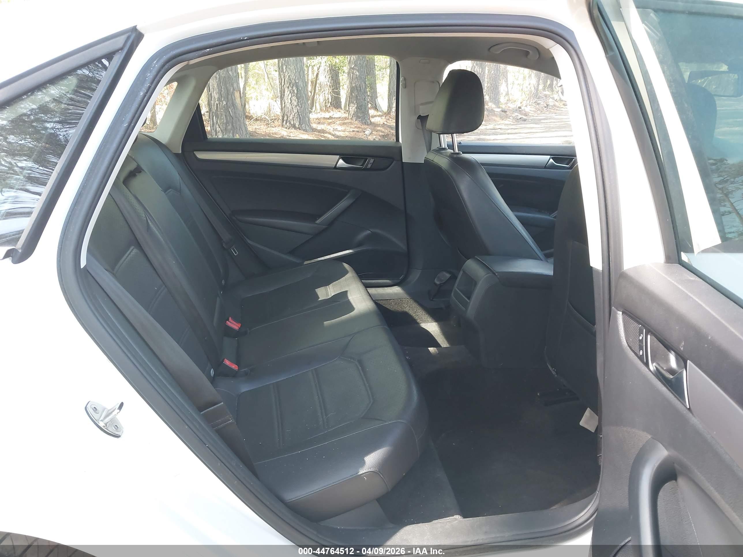 VOLKSWAGEN PASSAT image 8