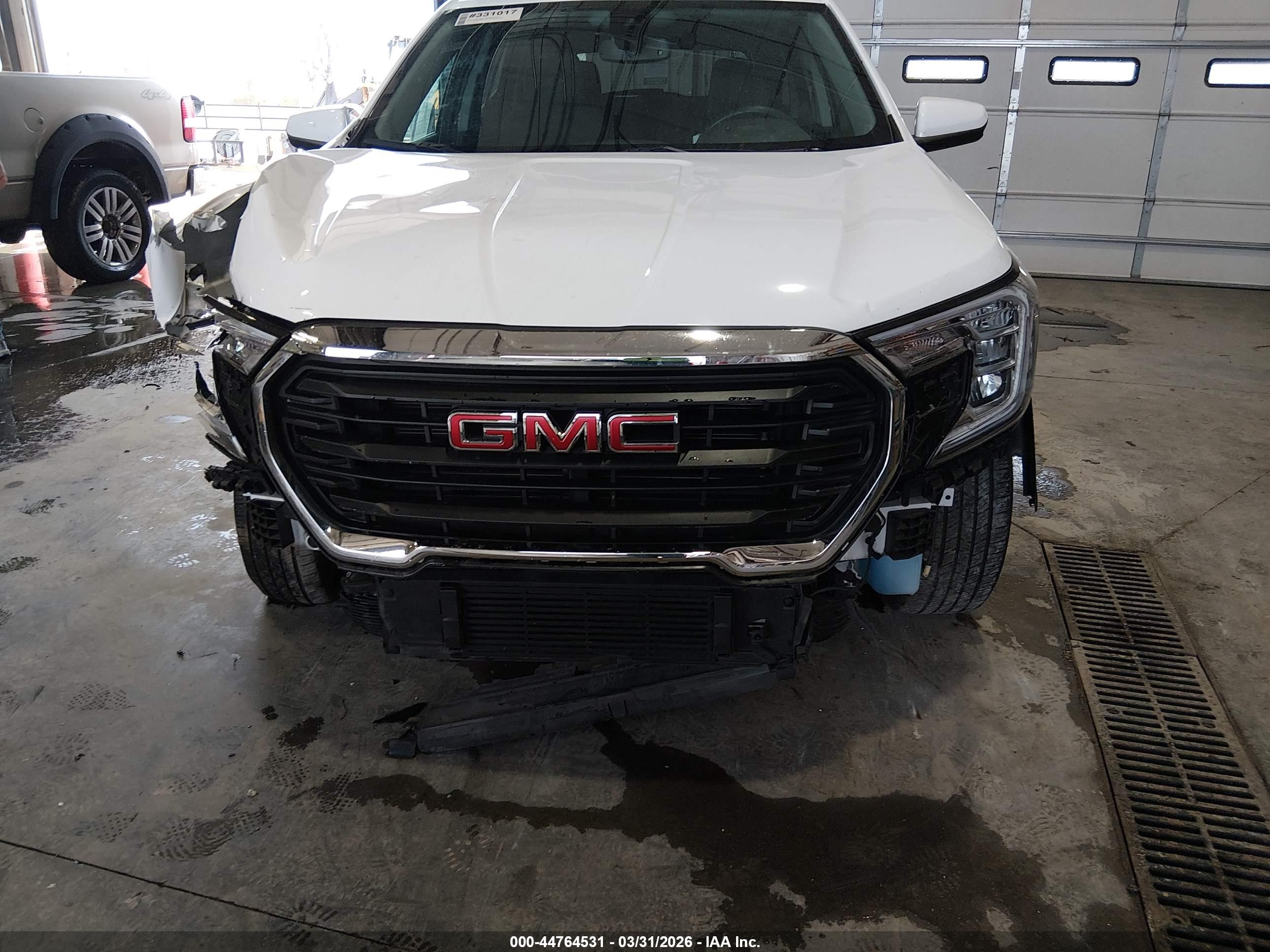 GMC TERRAIN image 6