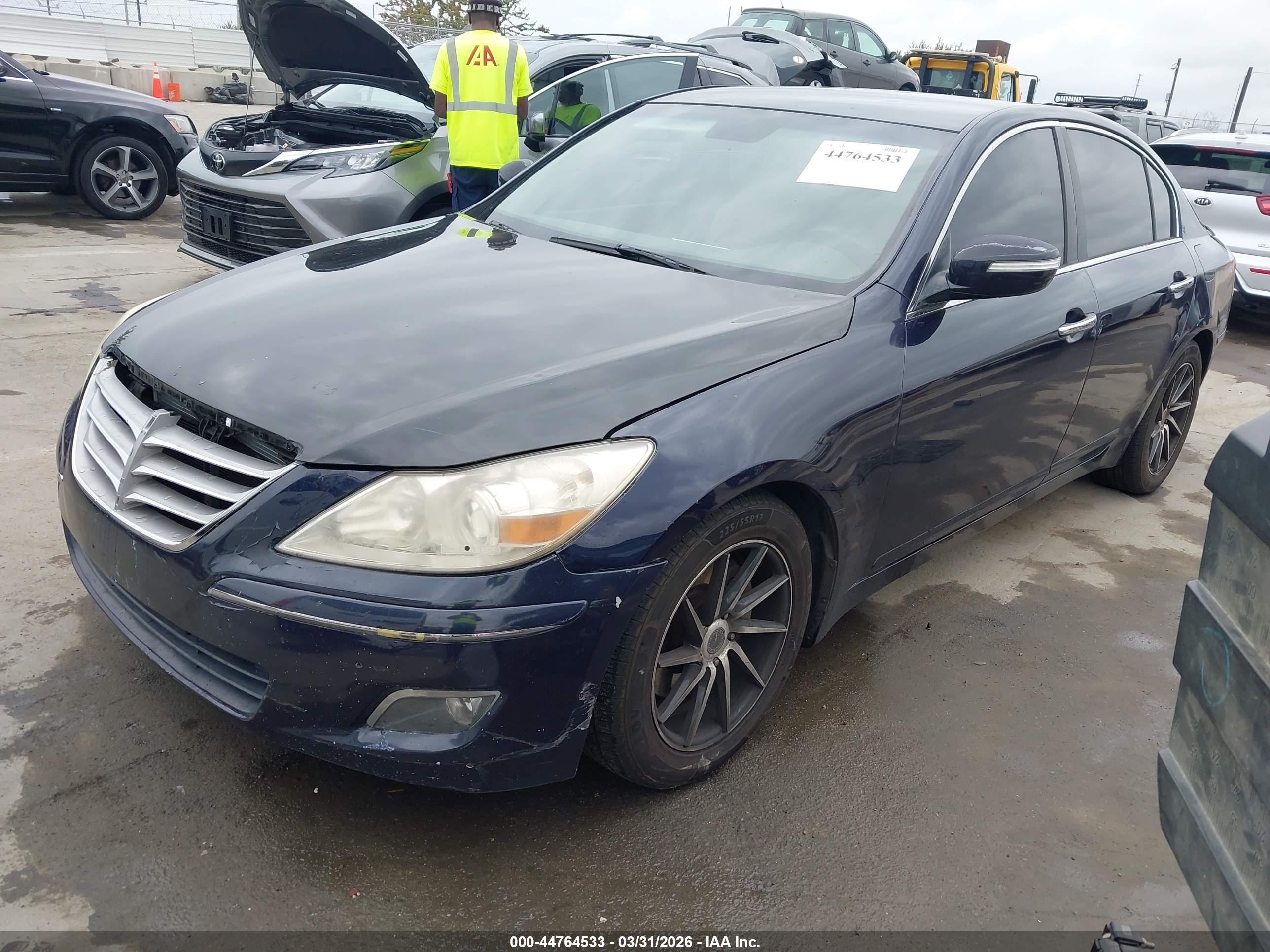 HYUNDAI GENESIS image 2