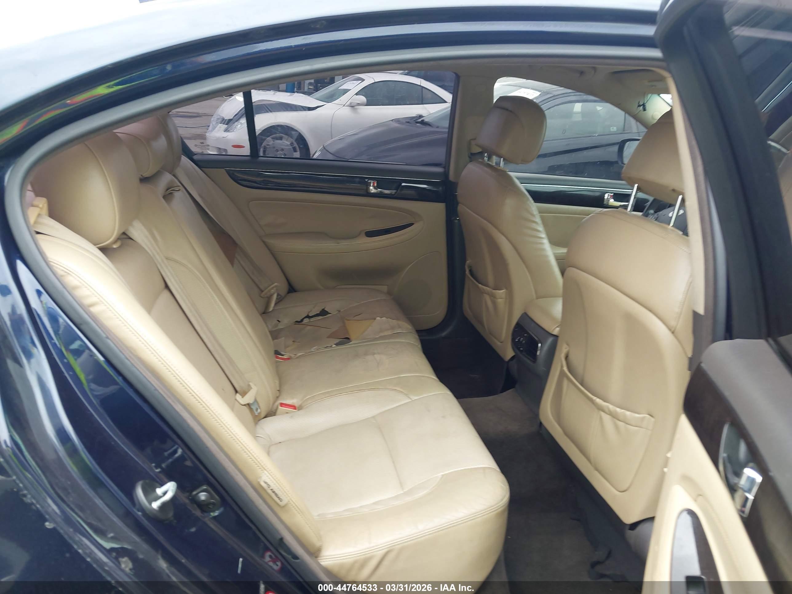 HYUNDAI GENESIS image 8