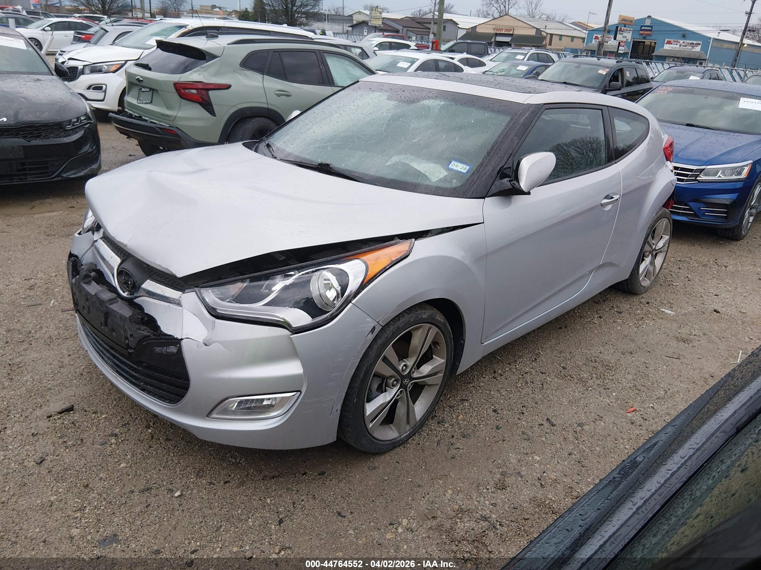 HYUNDAI VELOSTER image 2
