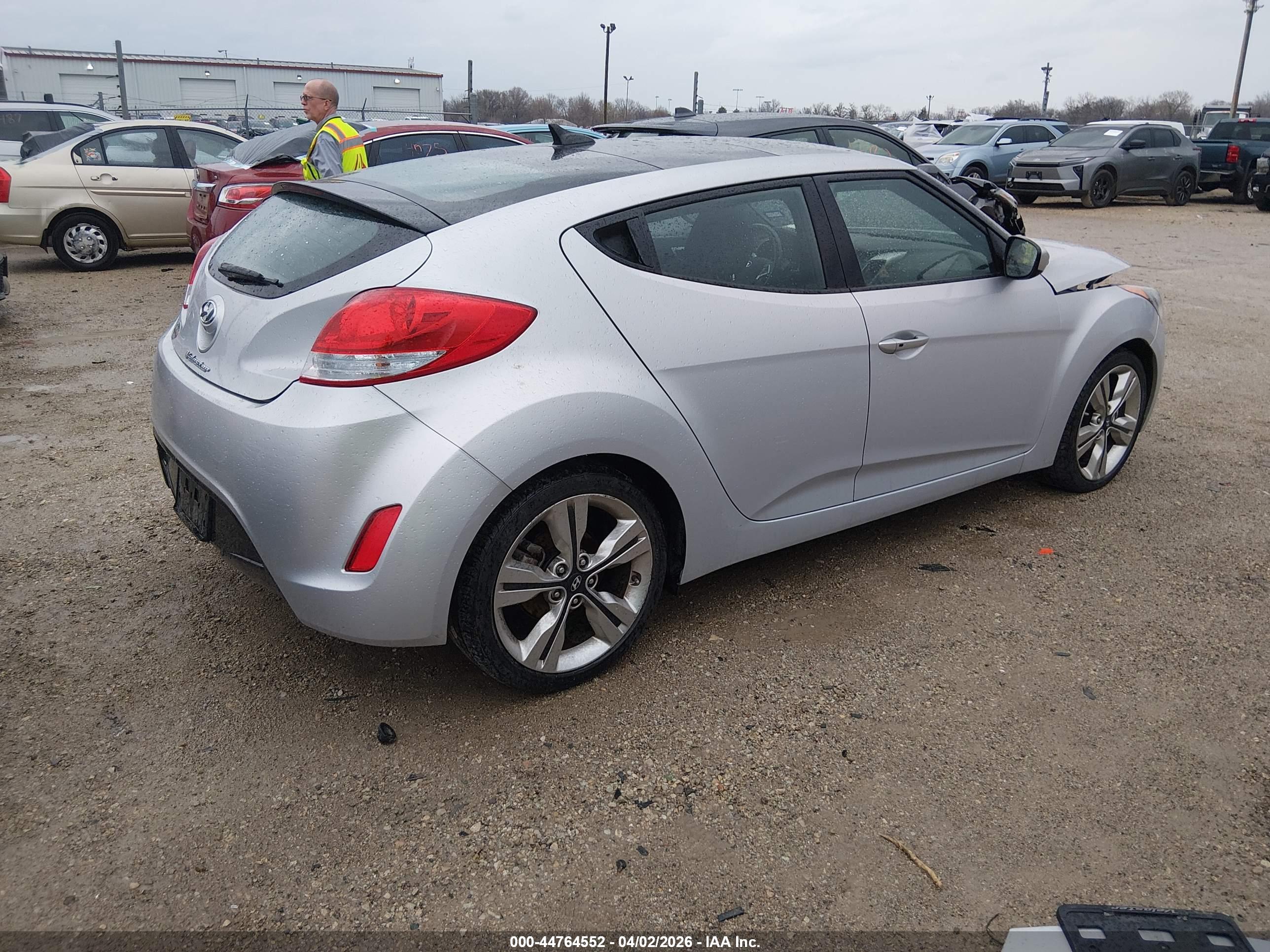 HYUNDAI VELOSTER image 4