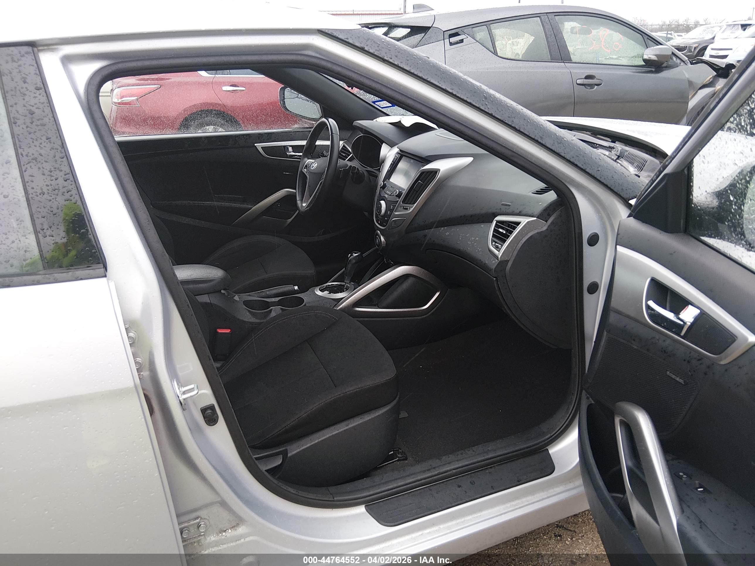 HYUNDAI VELOSTER image 5