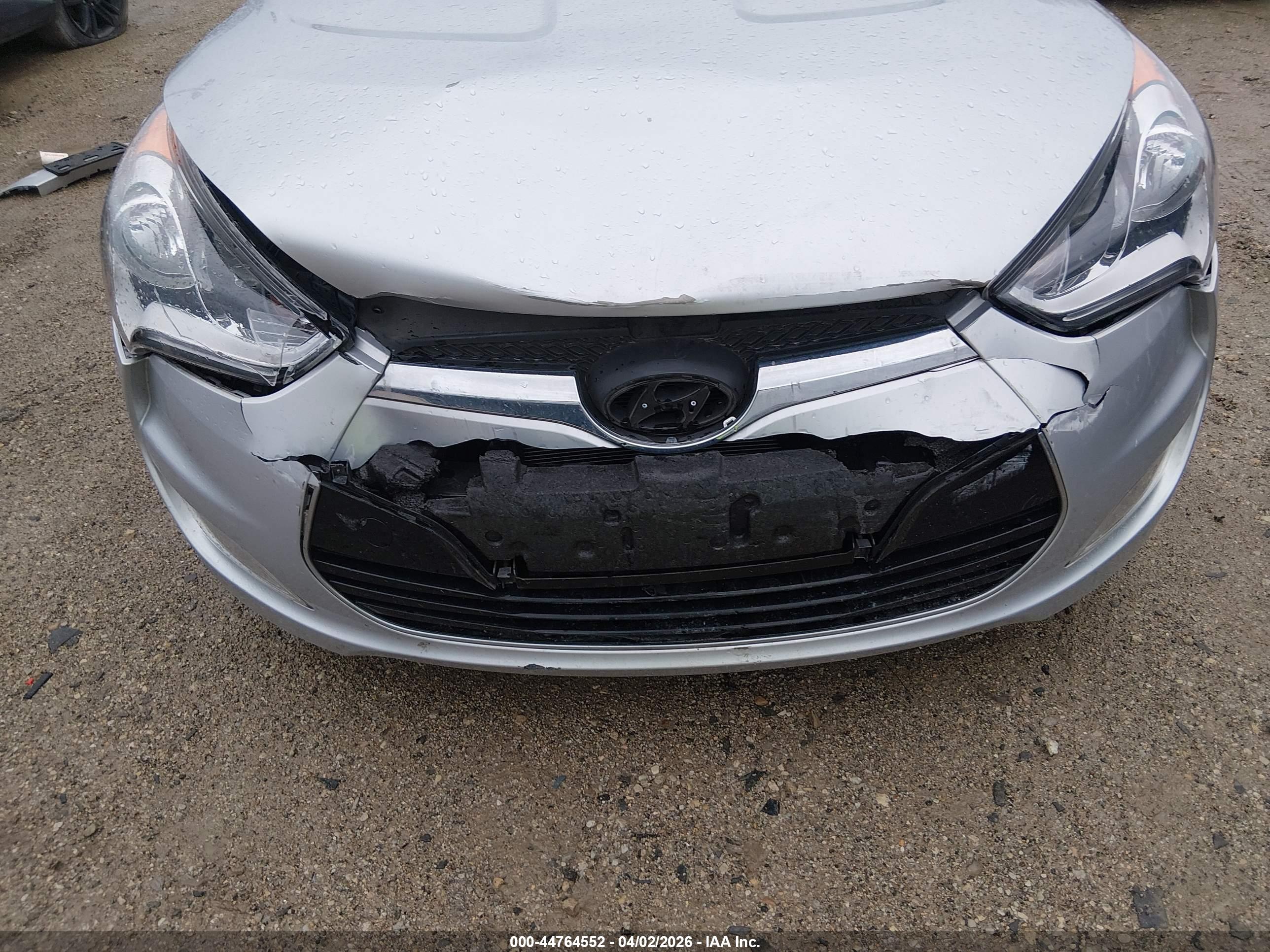 HYUNDAI VELOSTER image 6