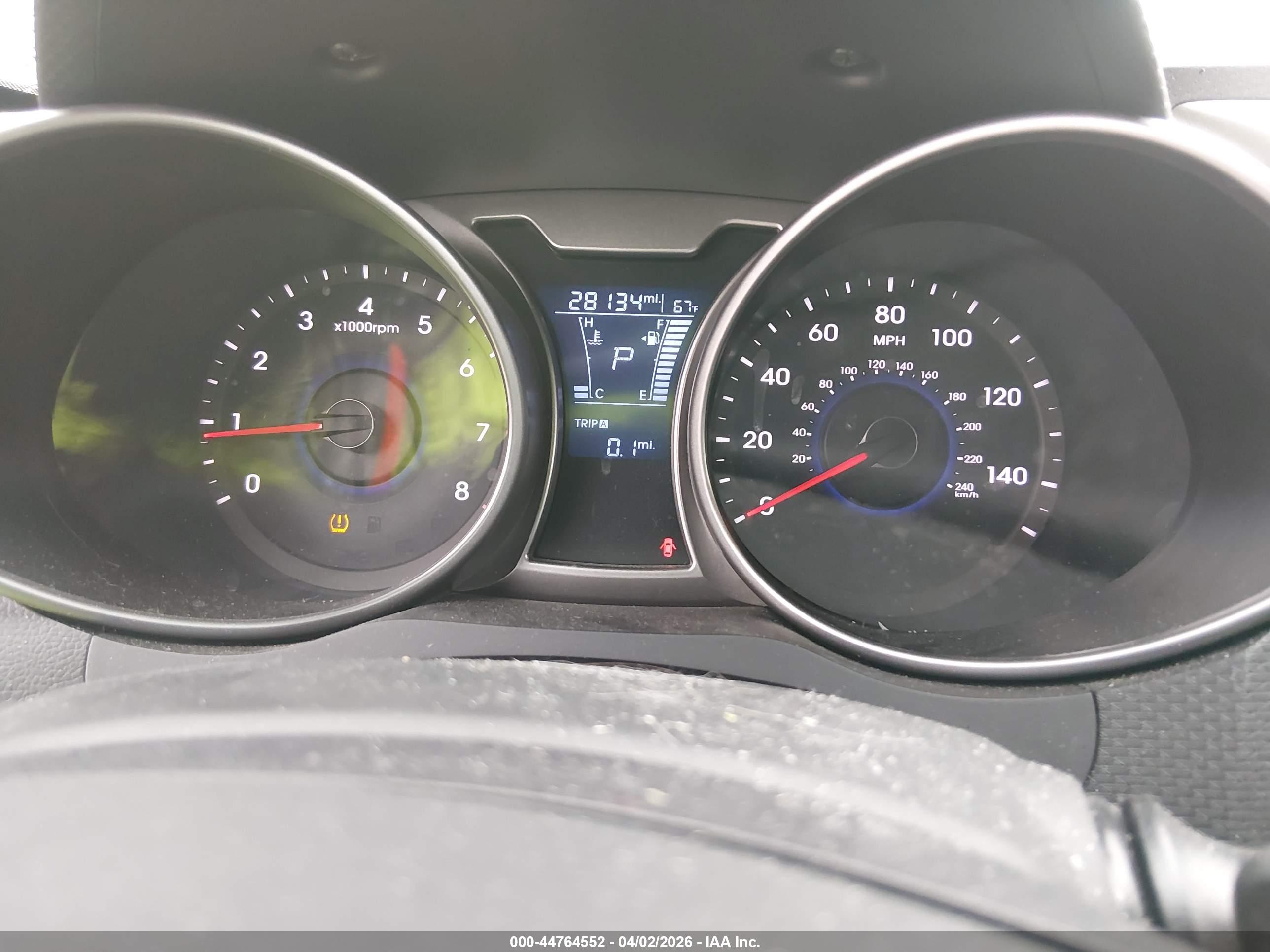 HYUNDAI VELOSTER image 7