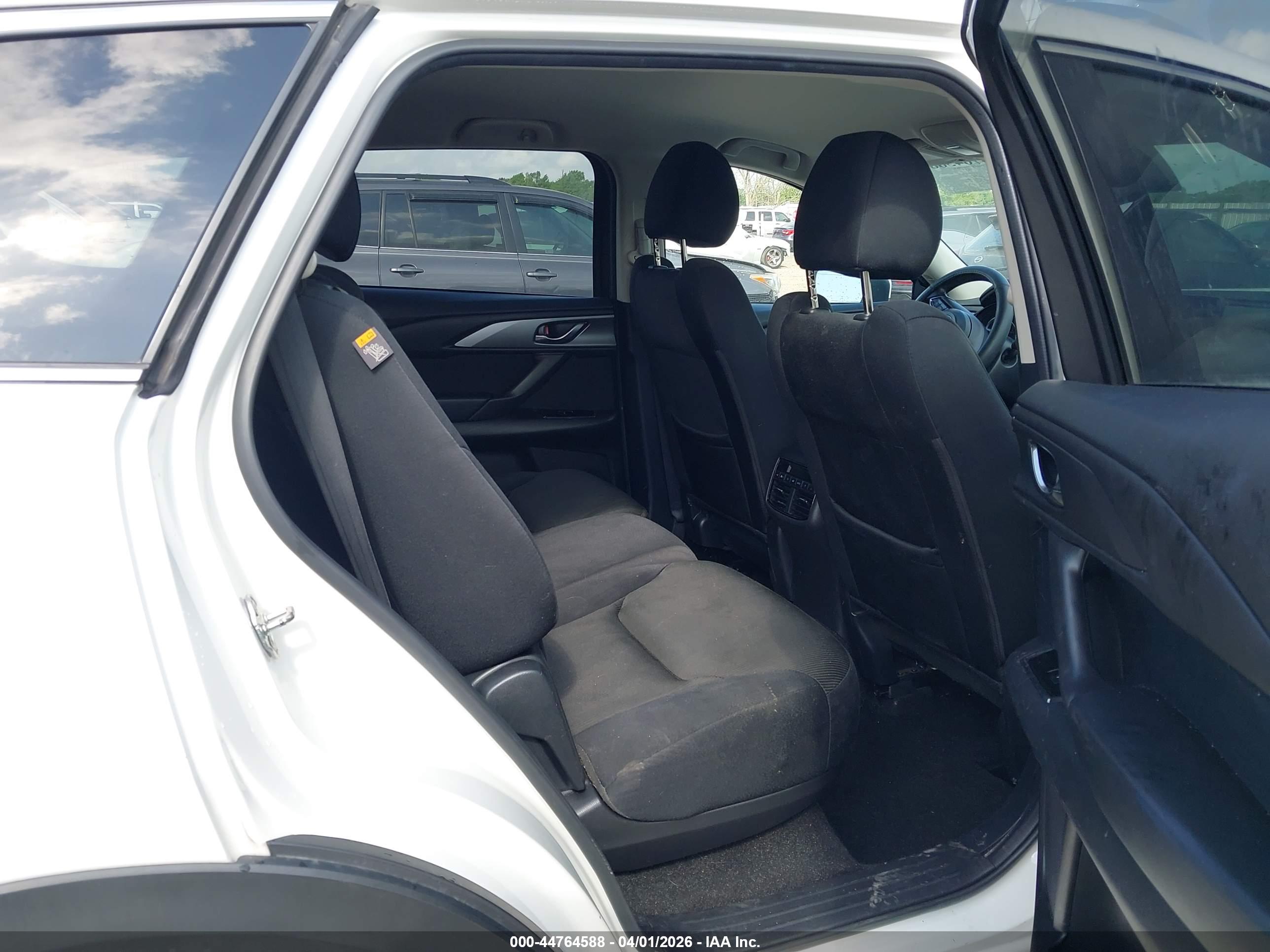 MAZDA CX-9 image 8