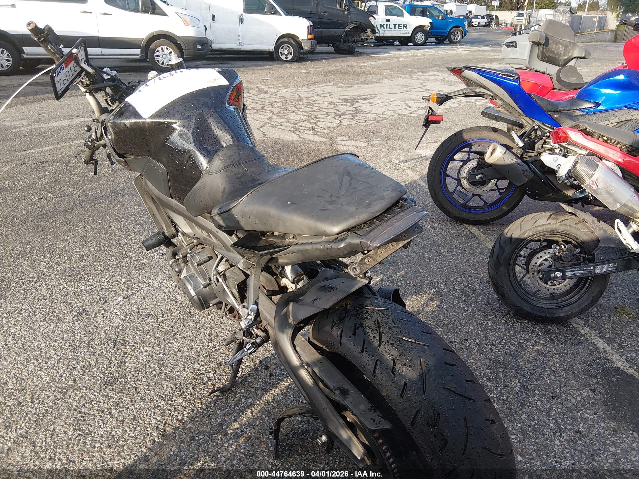 YAMAHA FZ09 image 3
