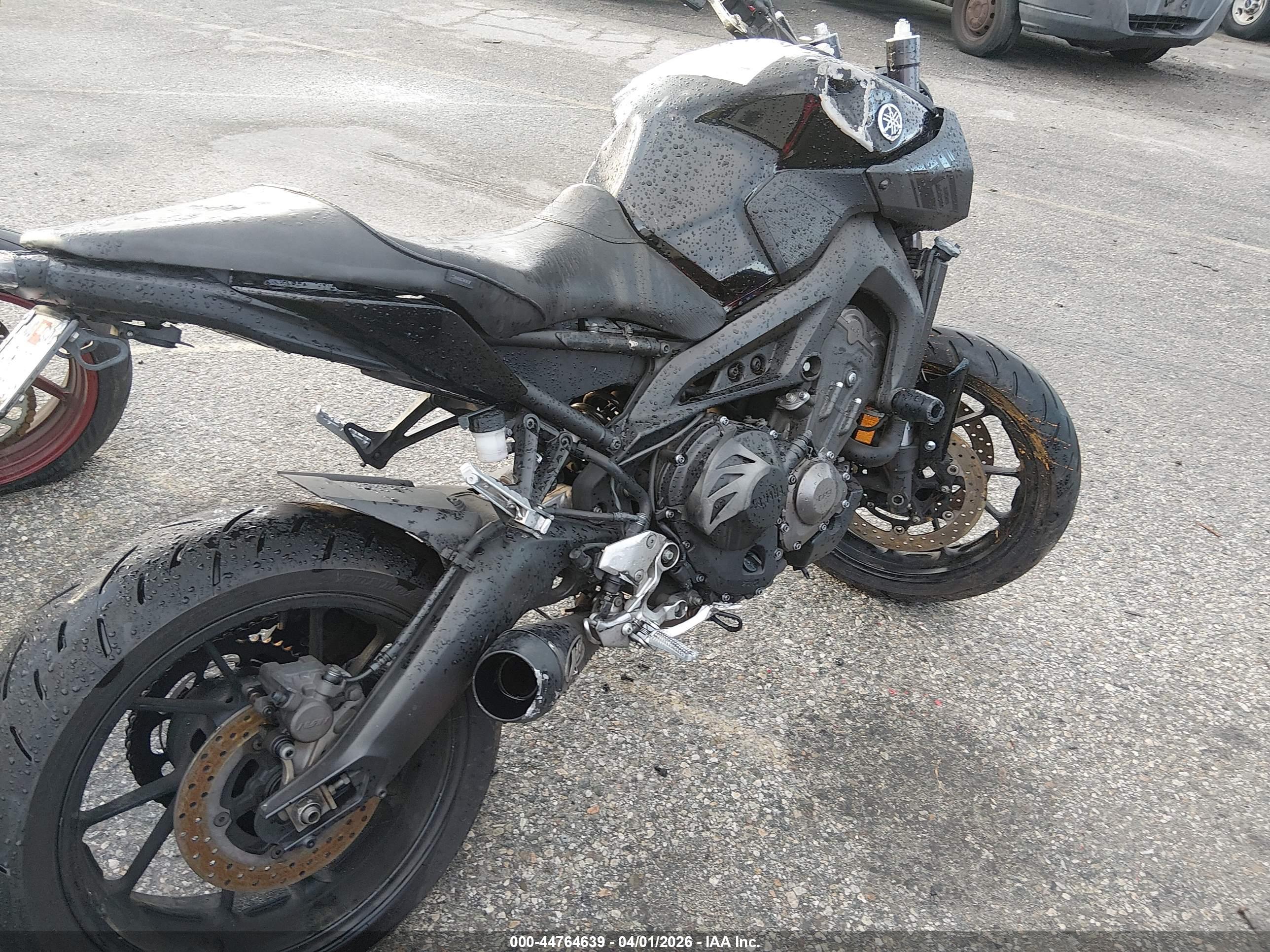 YAMAHA FZ09 image 4