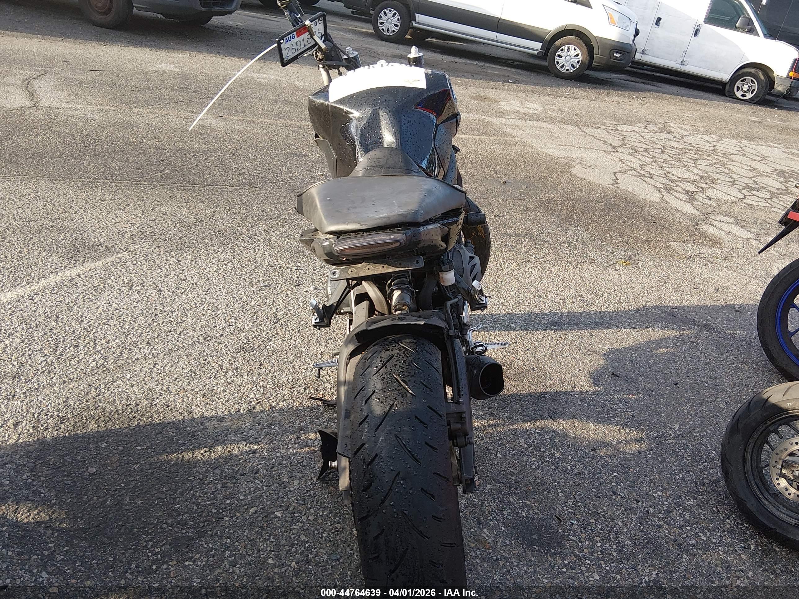YAMAHA FZ09 image 6