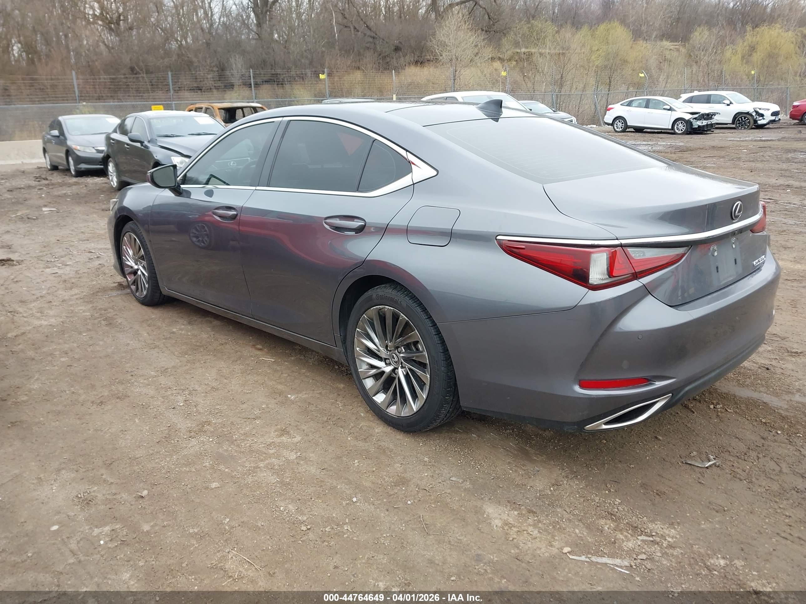 LEXUS ES image 3