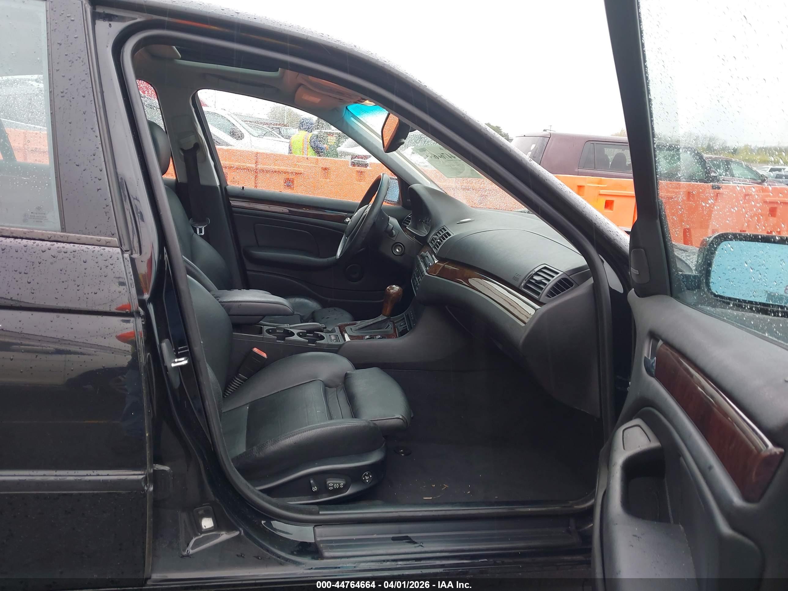 BMW 325XI image 5