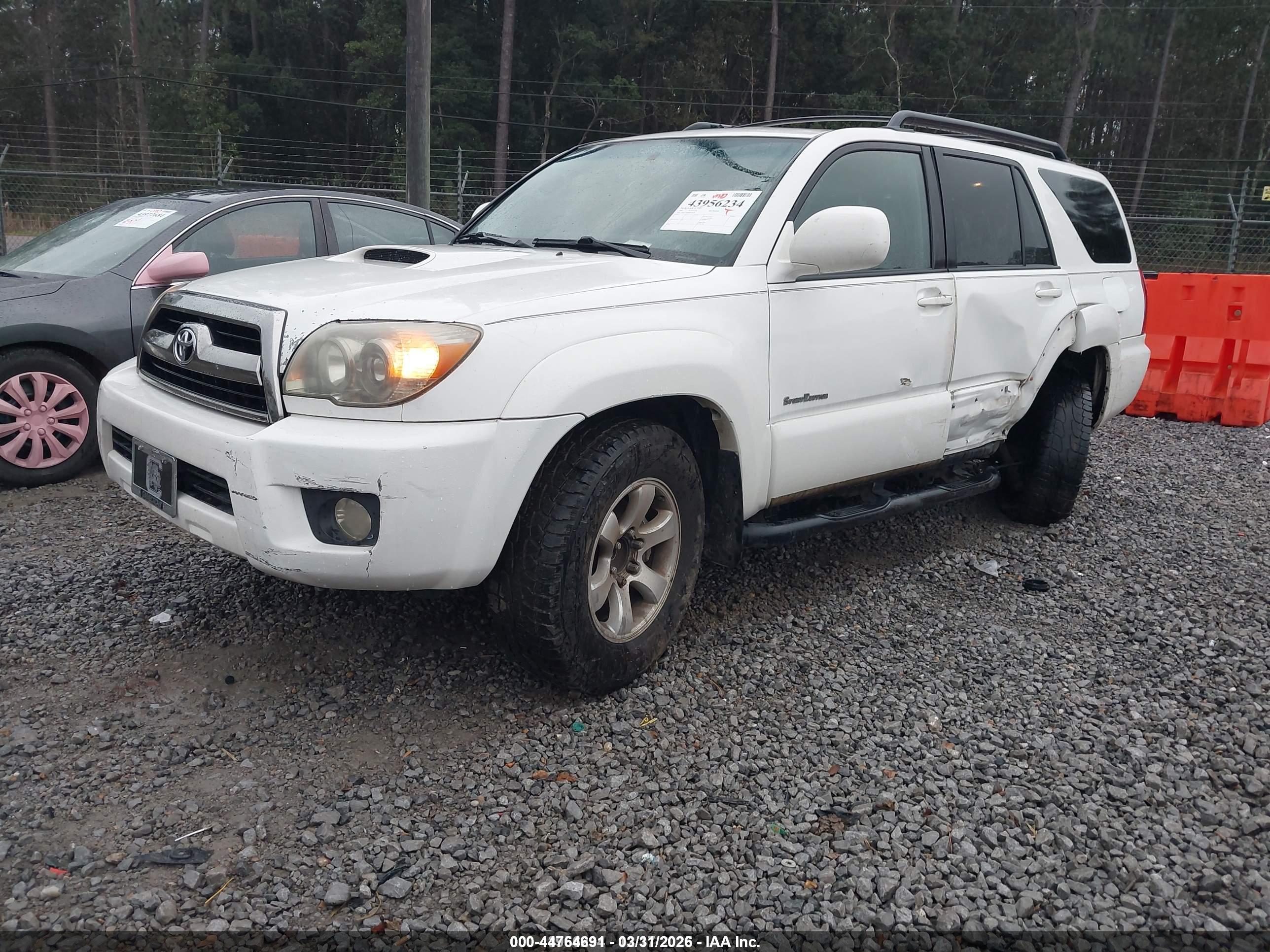 TOYOTA 4RUNNER image 2