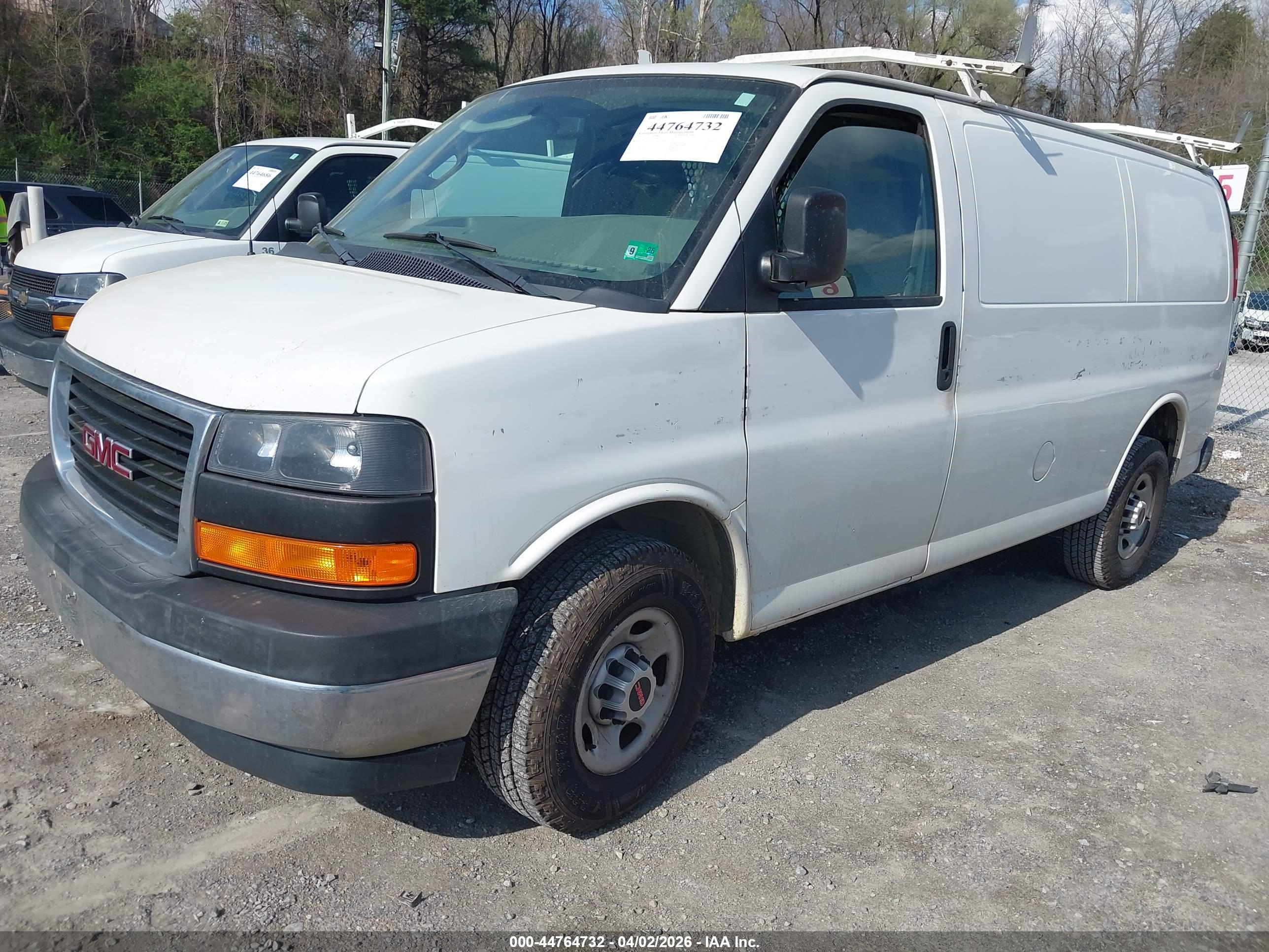 GMC SAVANA image 2