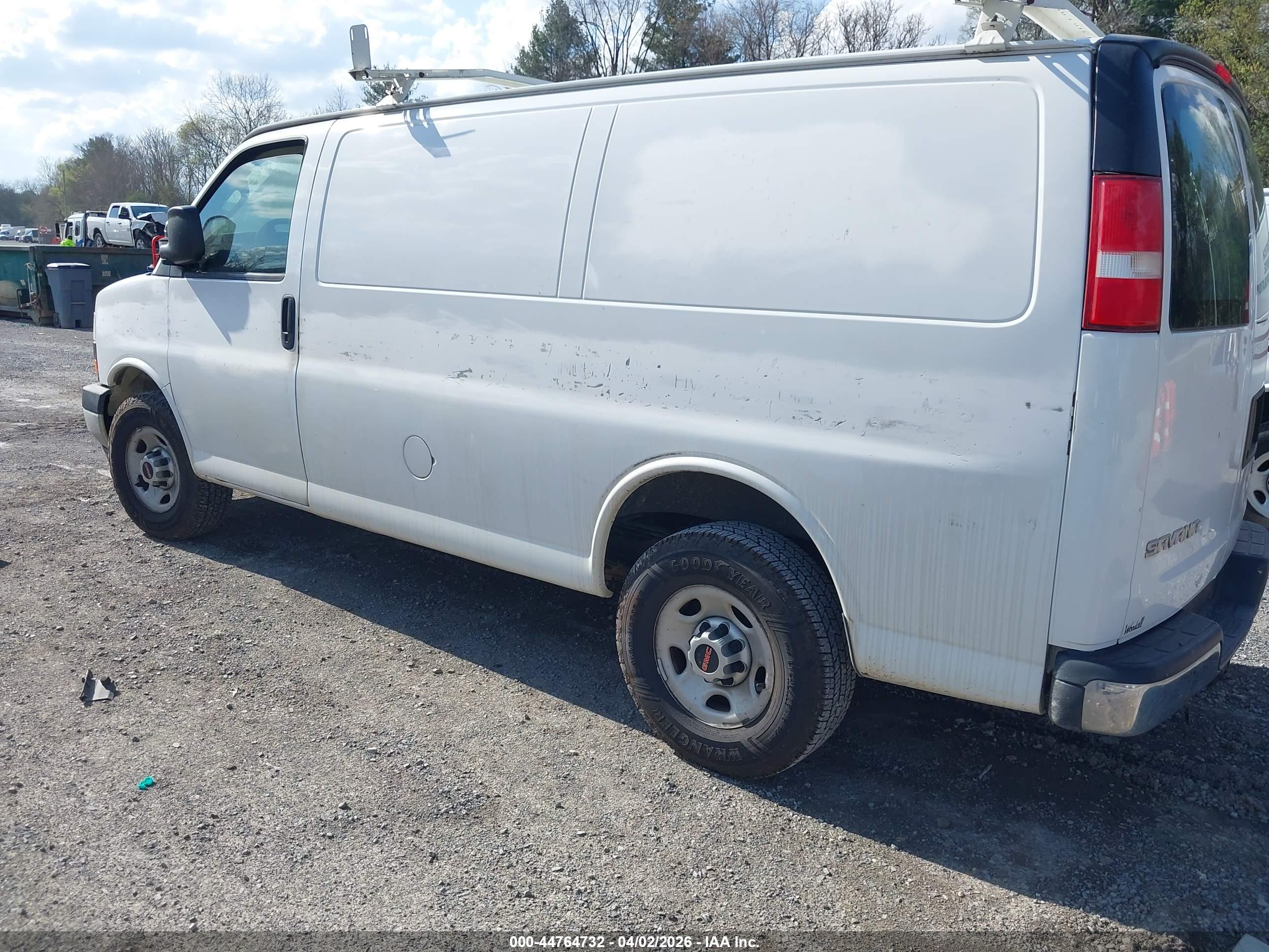 GMC SAVANA image 3