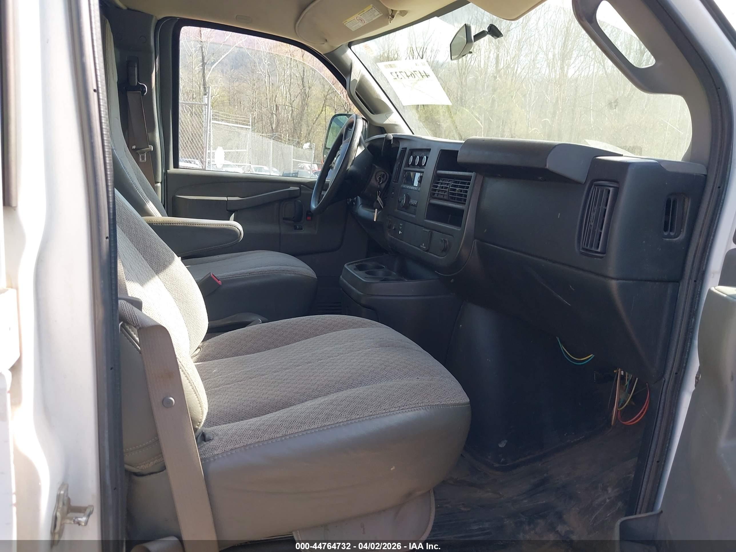 GMC SAVANA image 5