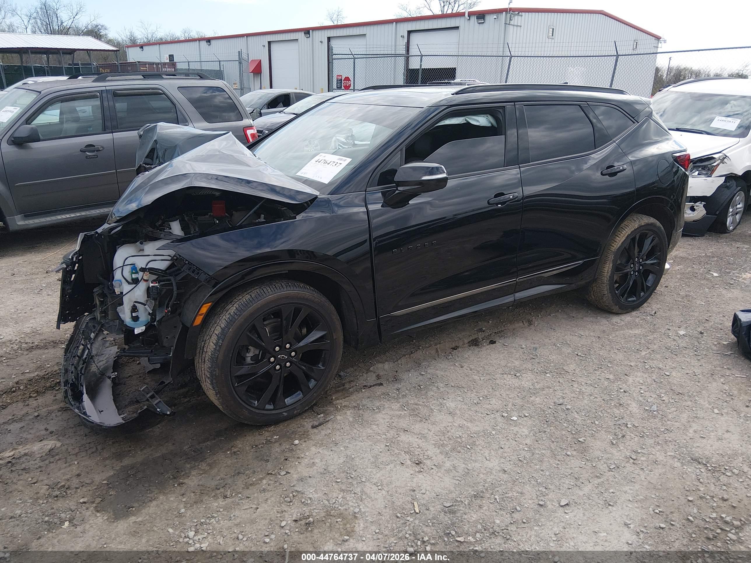 CHEVROLET BLAZER image 2