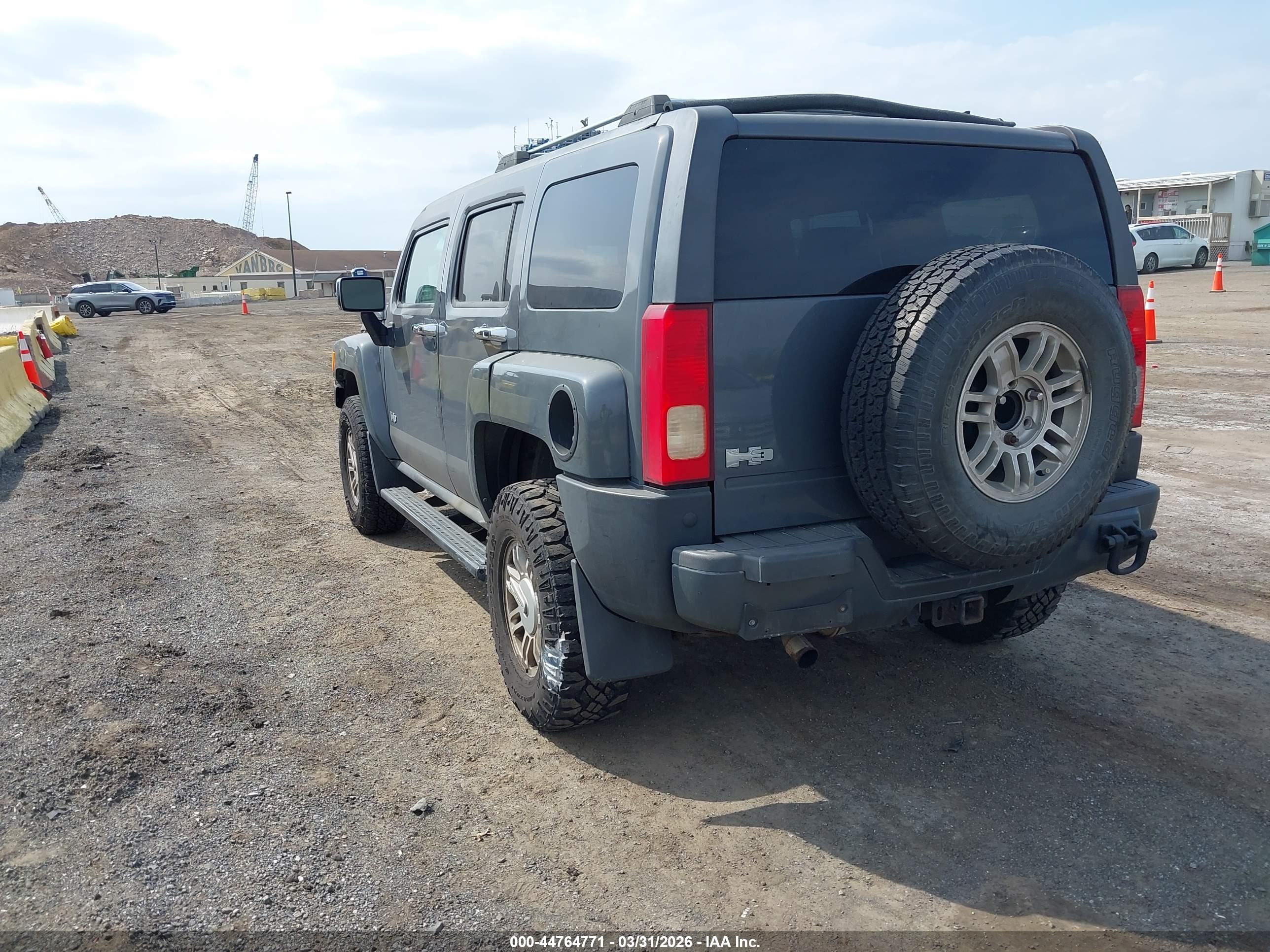 HUMMER H3 image 3