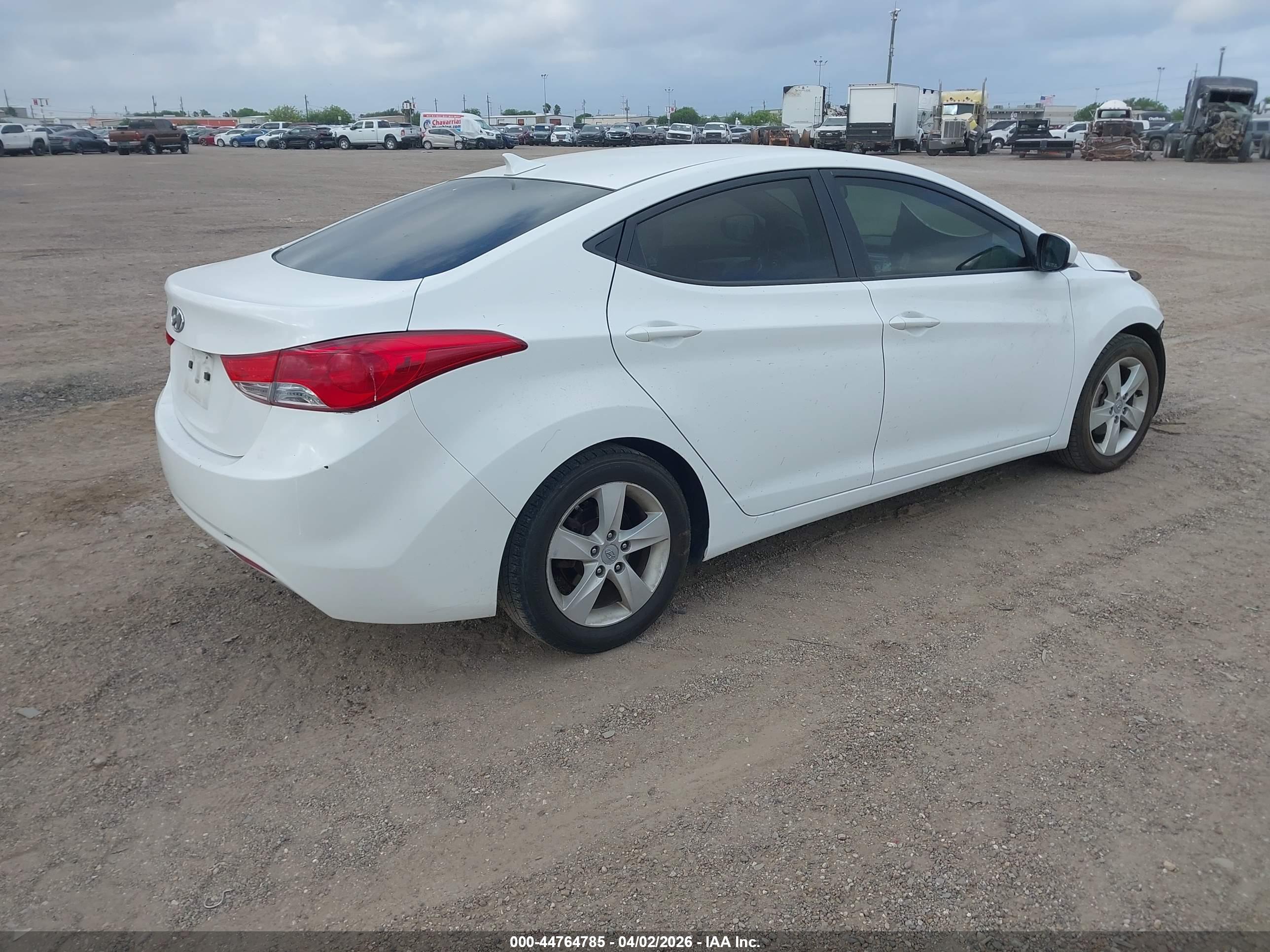 HYUNDAI ELANTRA image 4