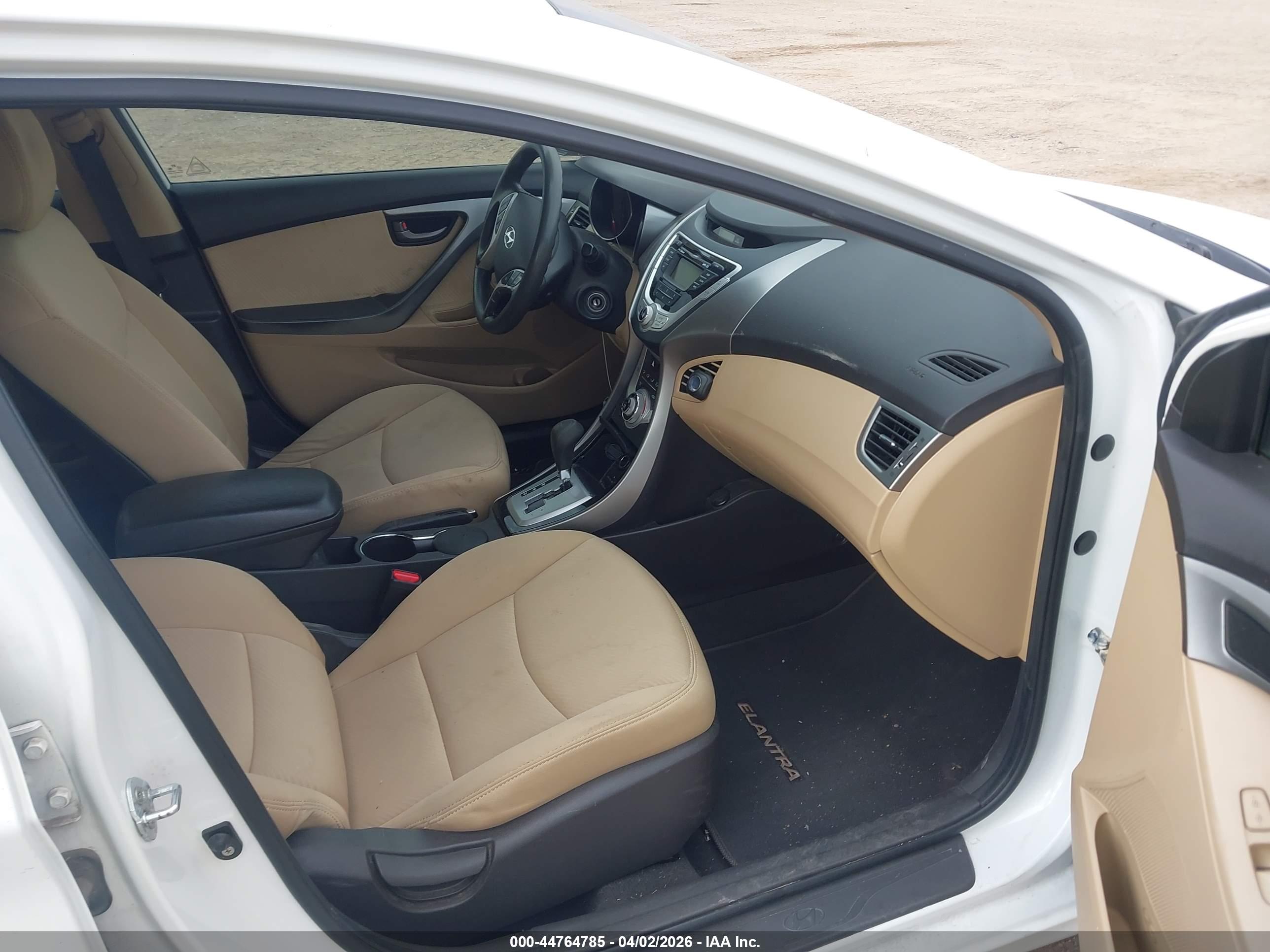 HYUNDAI ELANTRA image 5