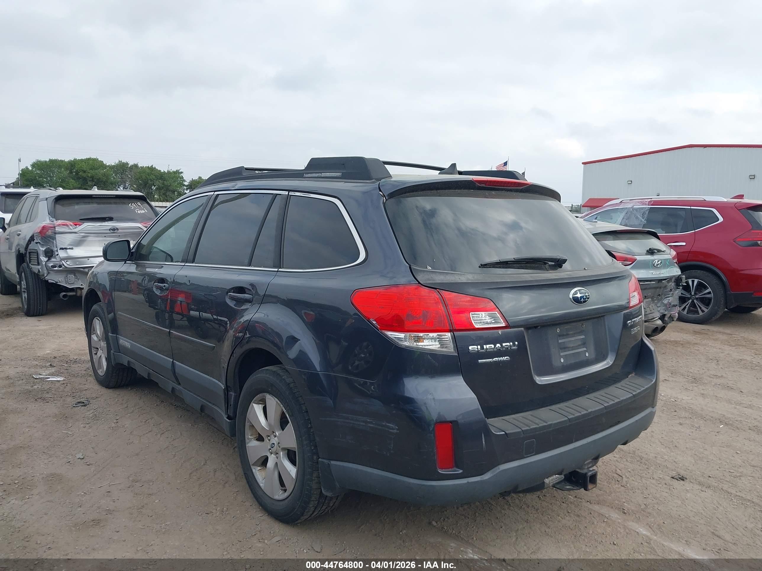SUBARU OUTBACK image 3