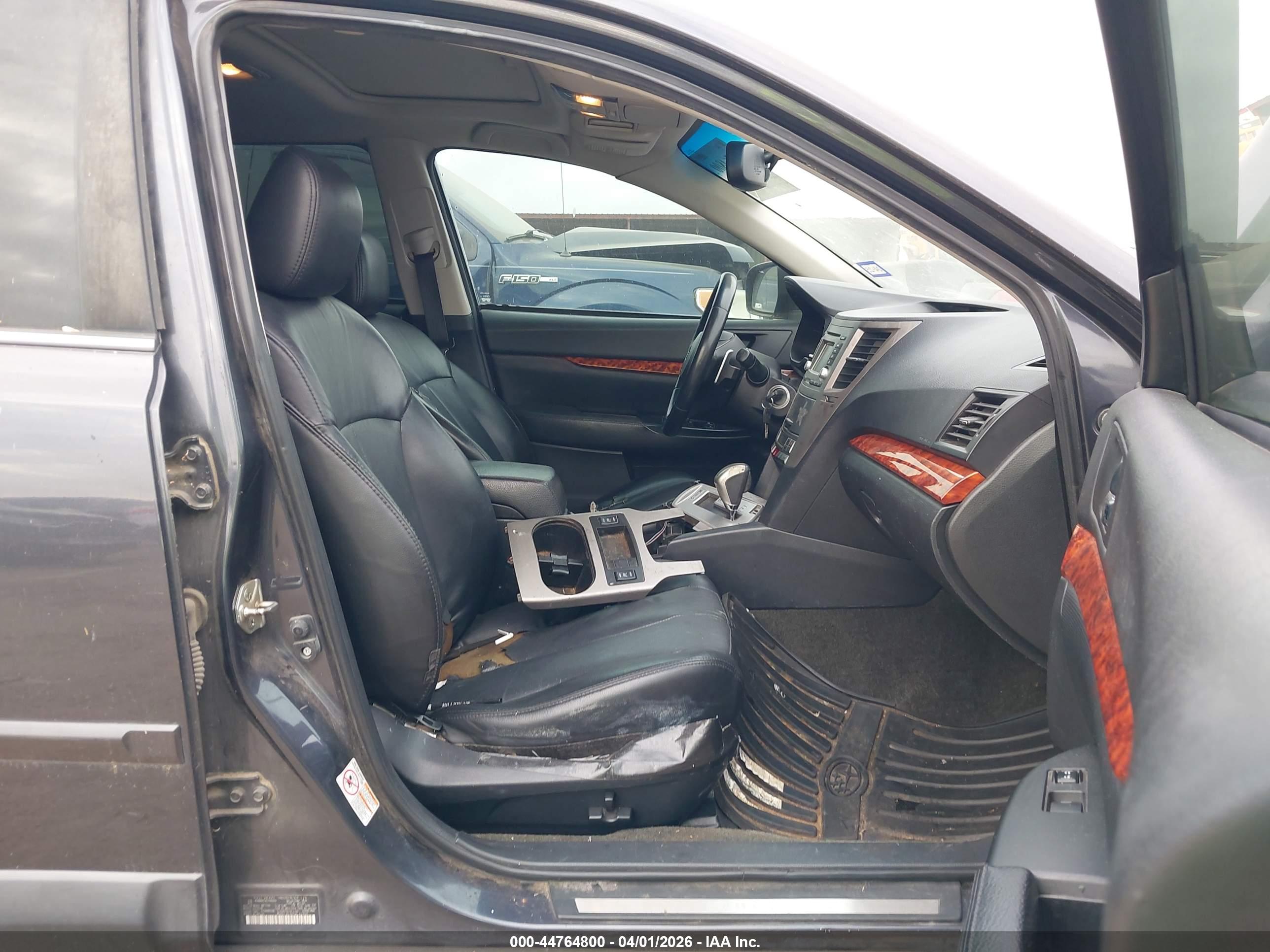 SUBARU OUTBACK image 5