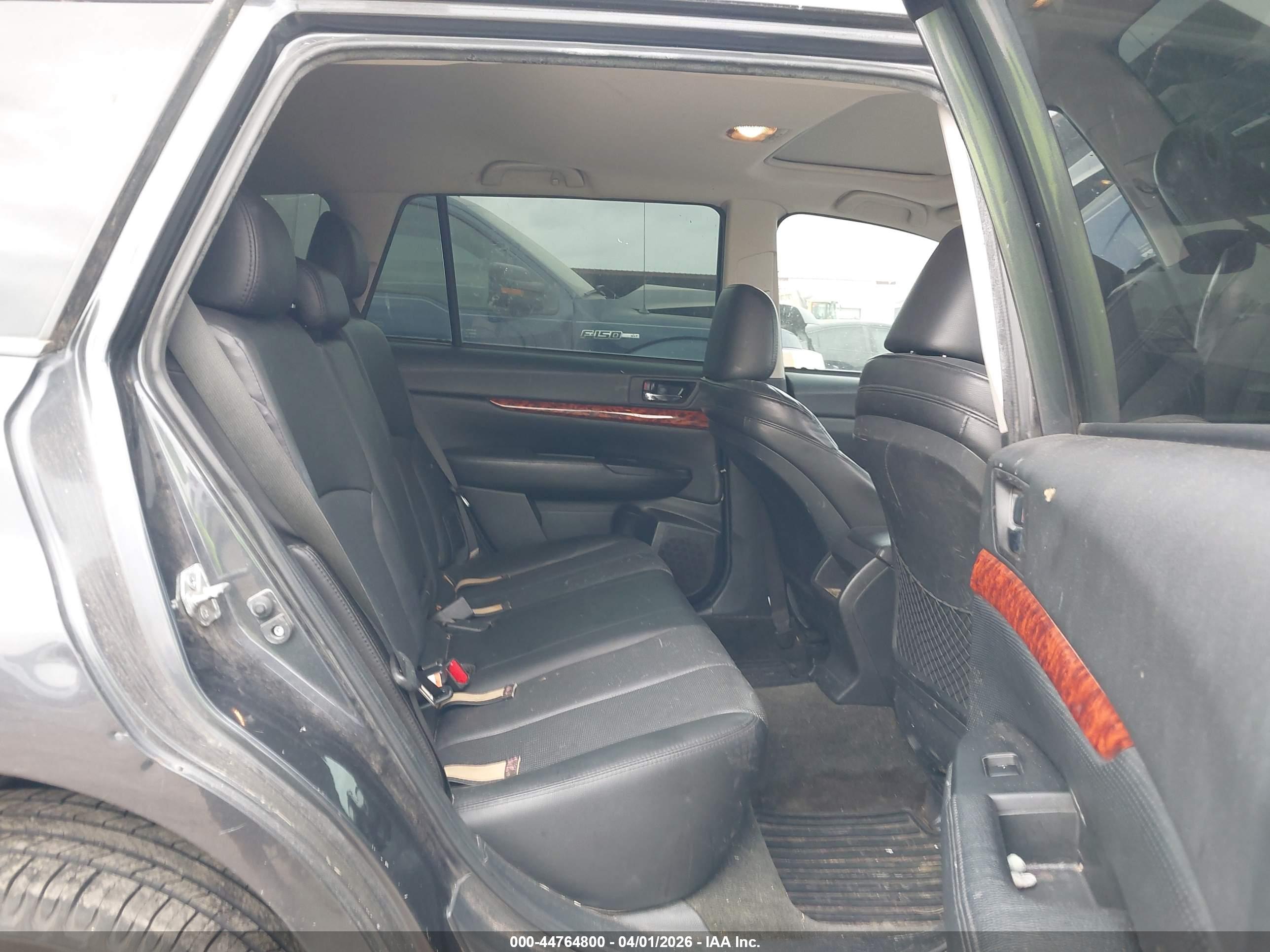 SUBARU OUTBACK image 8