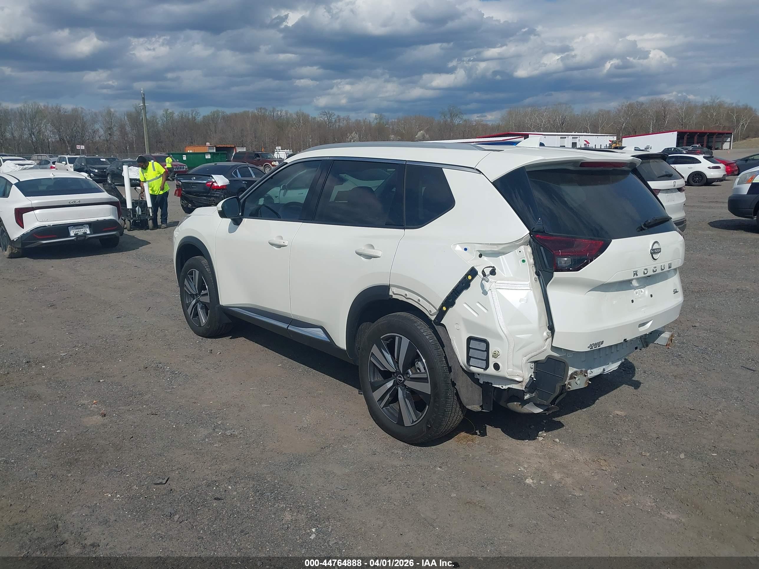 NISSAN ROGUE image 3