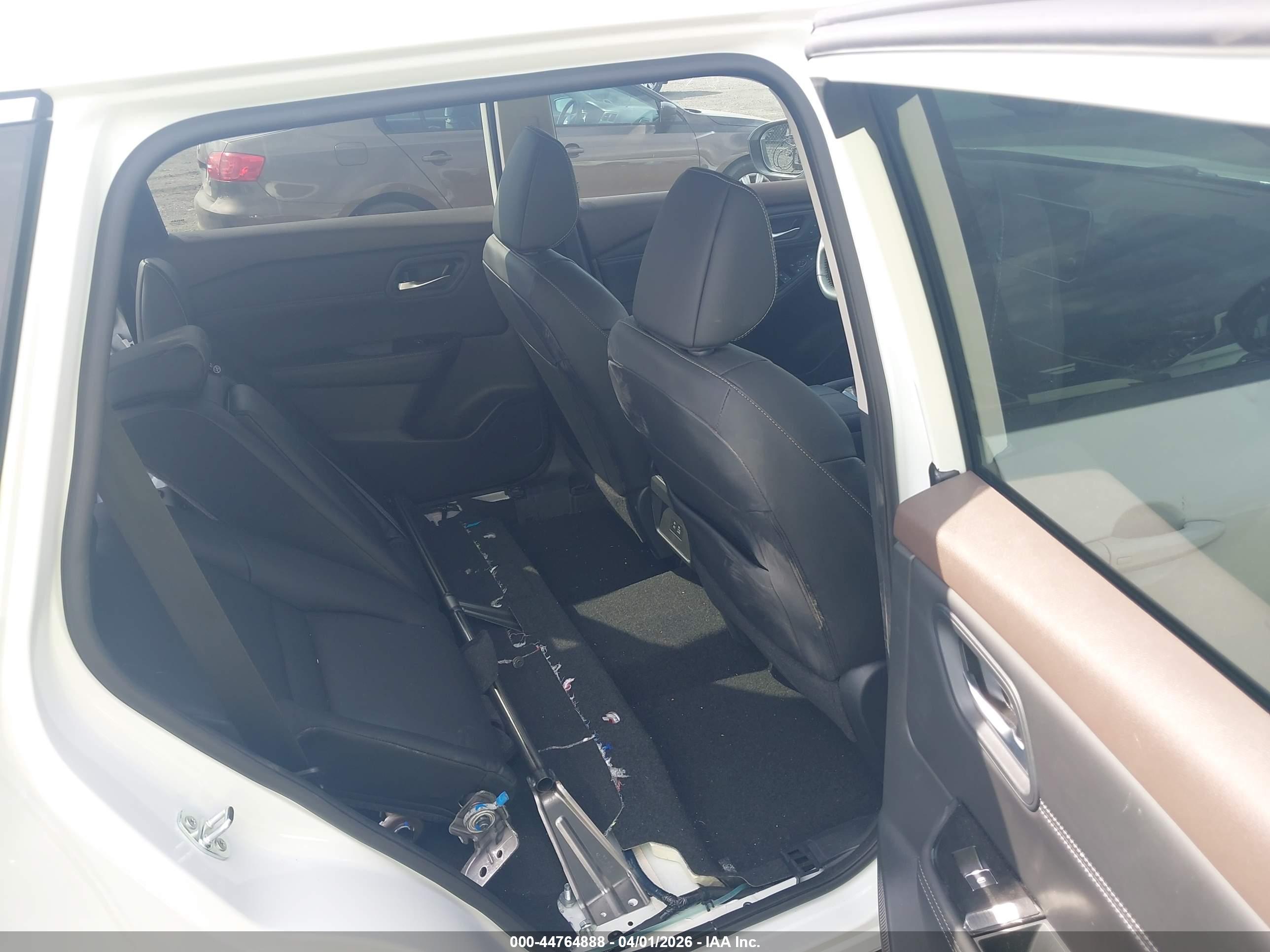 NISSAN ROGUE image 8