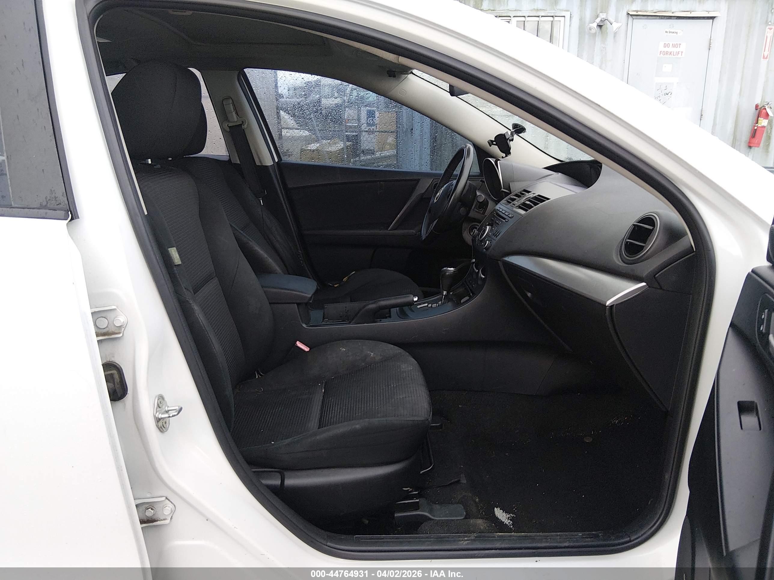 MAZDA MAZDA3 image 5